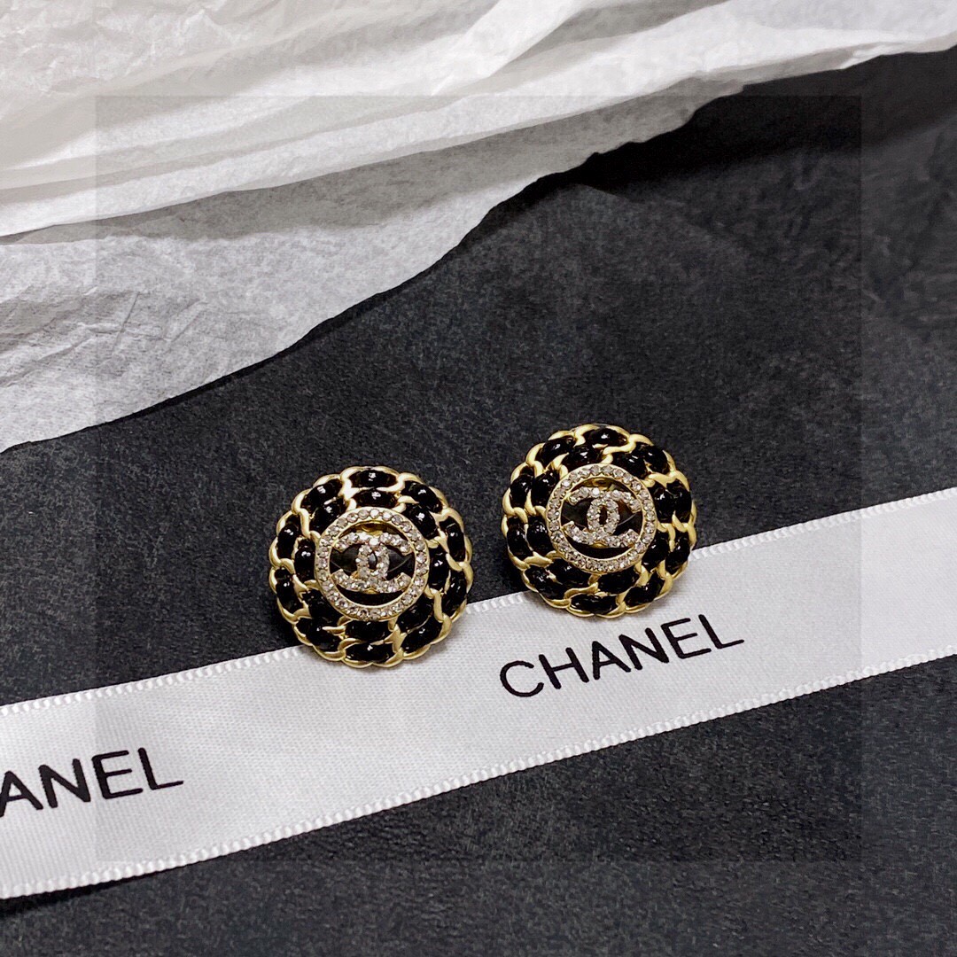 Chanel 每一个细节做工非常精细 这款设计非常美轮美奂 这款真的 美 仙 小姐姐