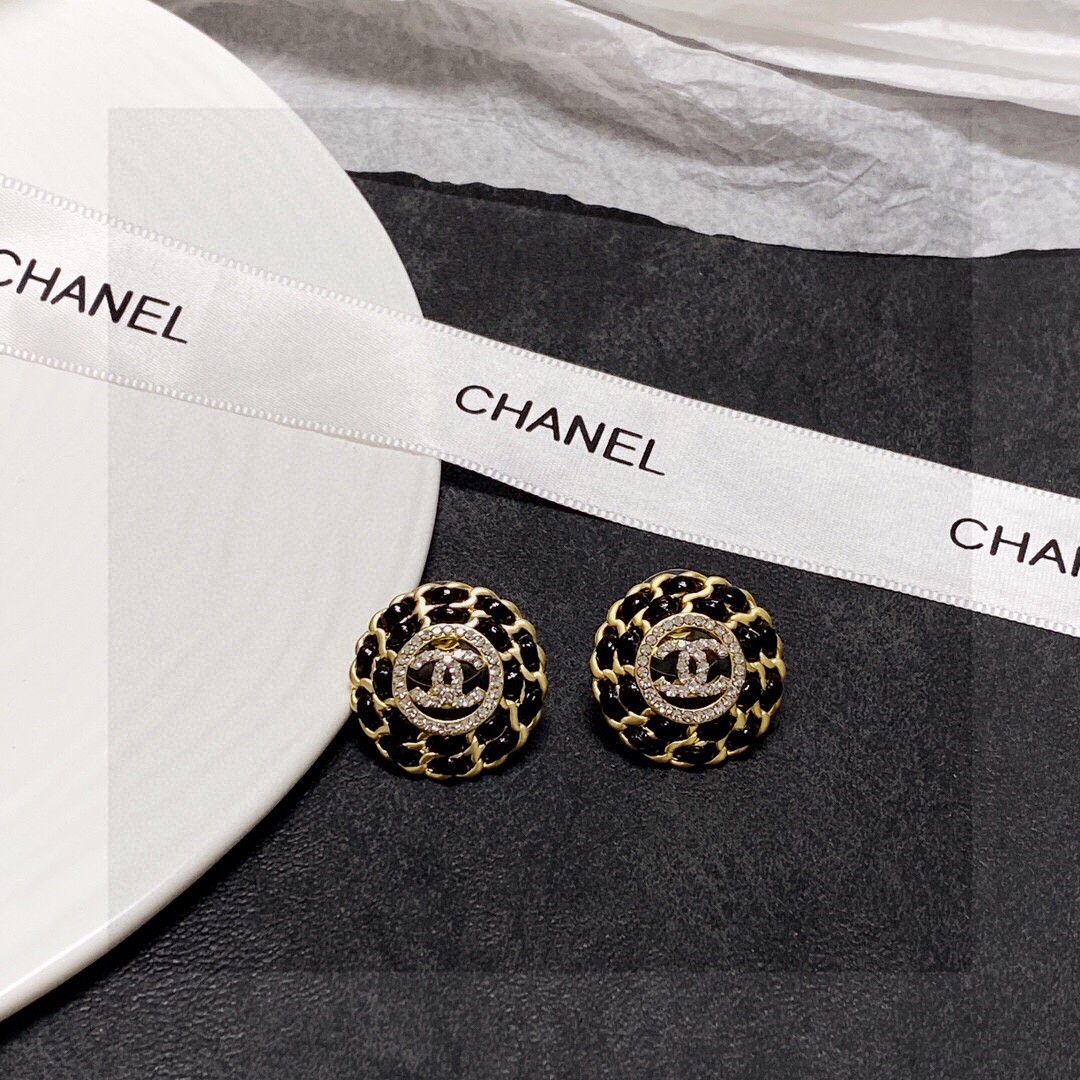 Chanel 每一个细节做工非常精细 这款设计非常美轮美奂 这款真的 美 仙 小姐姐