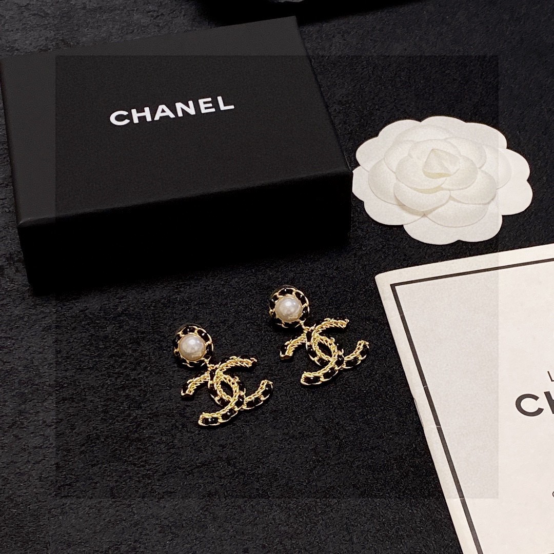 ❤️👑Chanel 小香 新款黑色皮革耳坠耳钉 专柜同步上新 耳环 原版一致黄铜材质搭配纯银针耳环💗 精