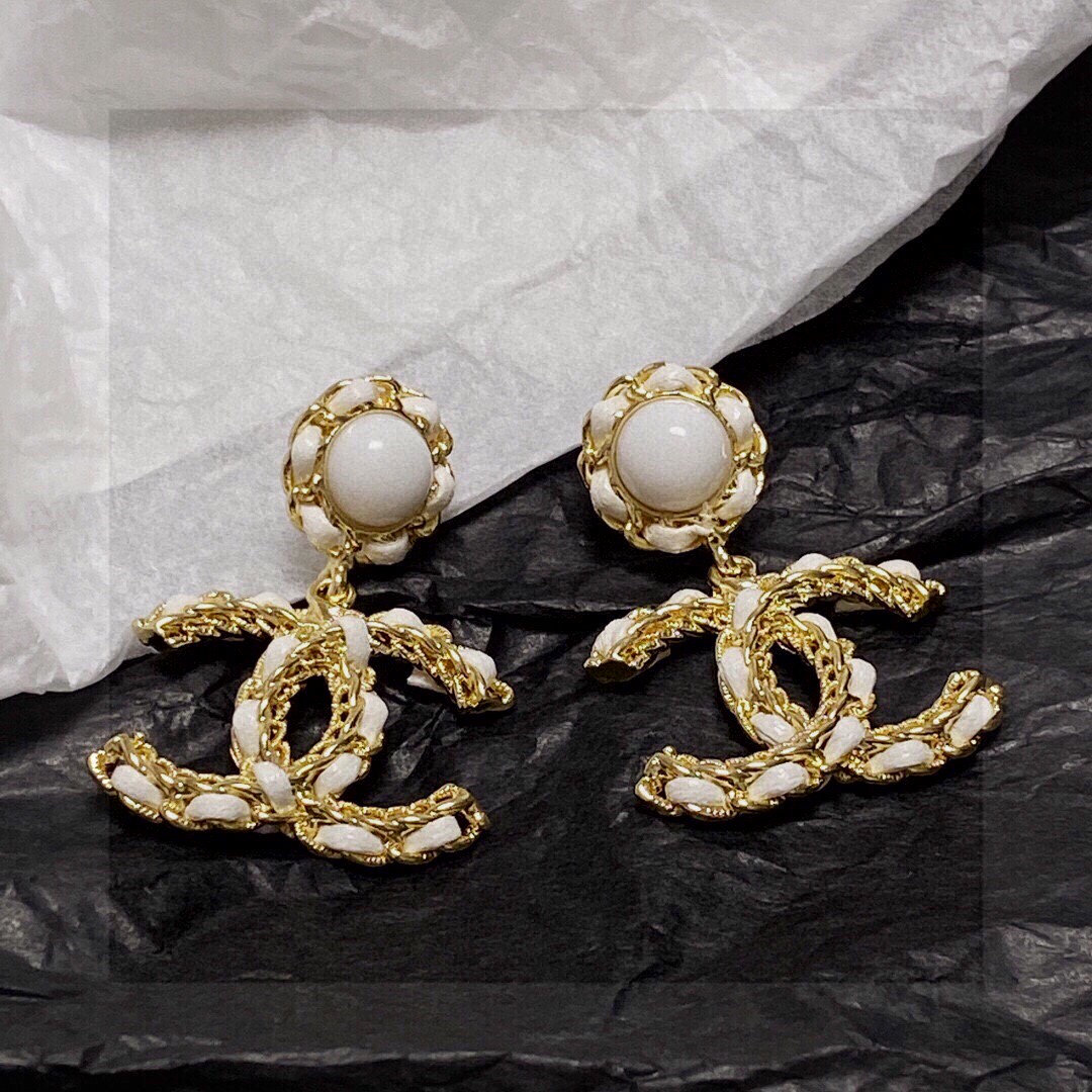 ❤️👑Chanel 小香 新款皮革耳坠耳钉 专柜同步上新 耳环 原版一致黄铜材质搭配纯银针耳环💗 精工细