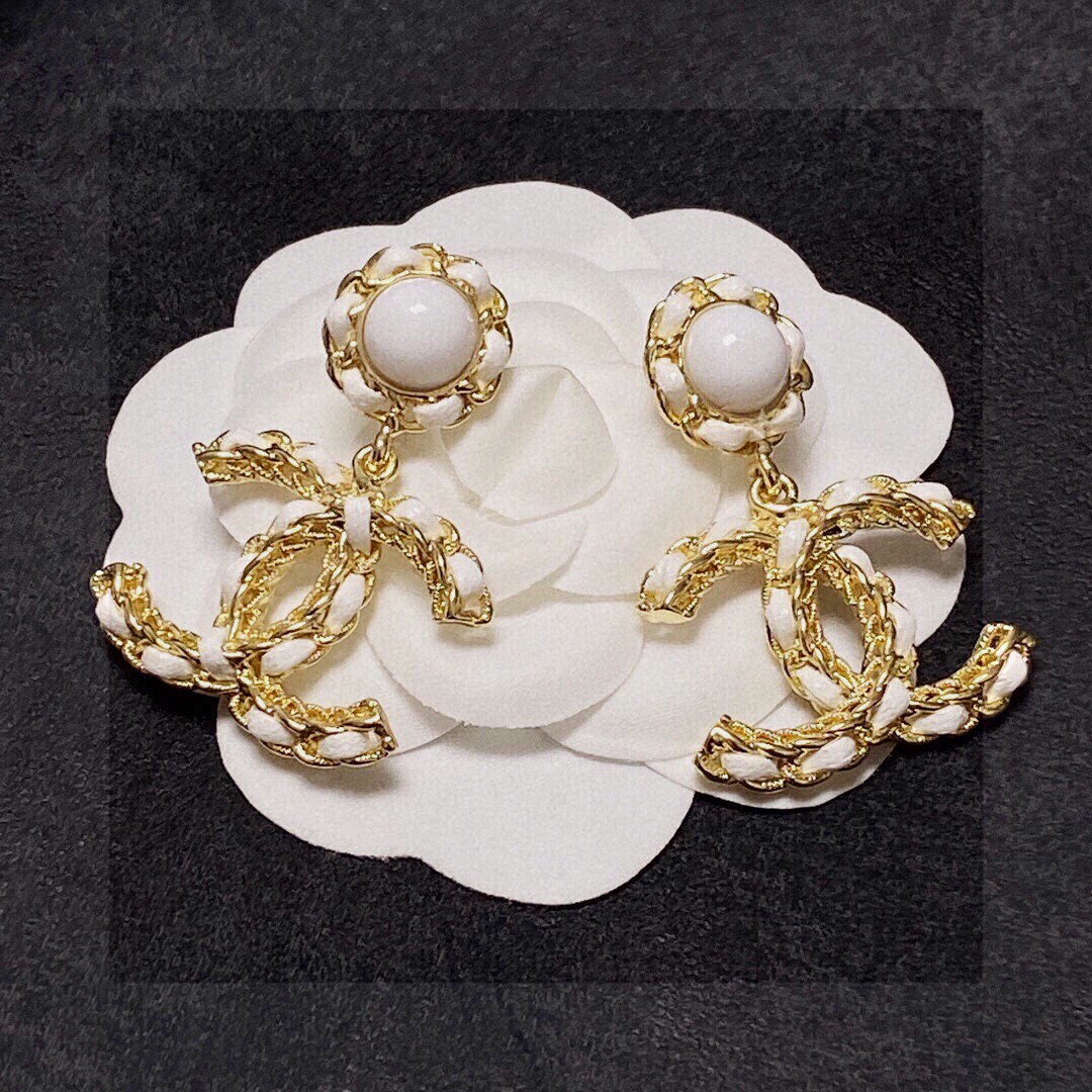 ❤️👑Chanel 小香 新款皮革耳坠耳钉 专柜同步上新 耳环 原版一致黄铜材质搭配纯银针耳环💗 精工细