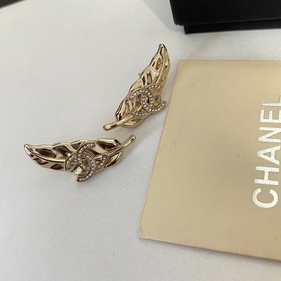  Chanel香奈儿 中古 双C耳钉👀原版复刻logo 小香家的款式真心无需多介绍😘🎶每一款都超好看，精