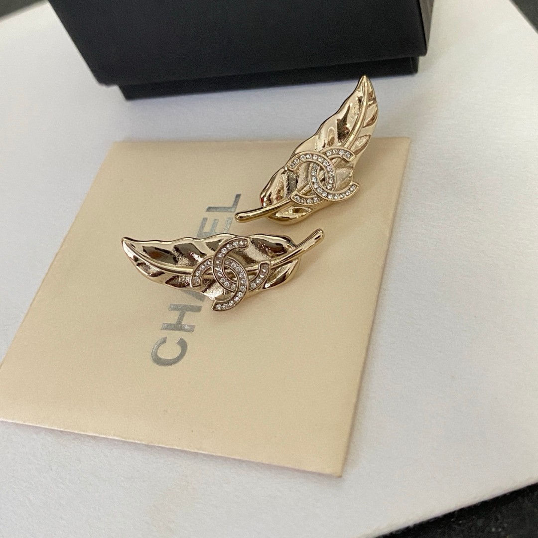  Chanel香奈儿 中古 双C耳钉👀原版复刻logo 小香家的款式真心无需多介绍😘🎶每一款都超好看，精