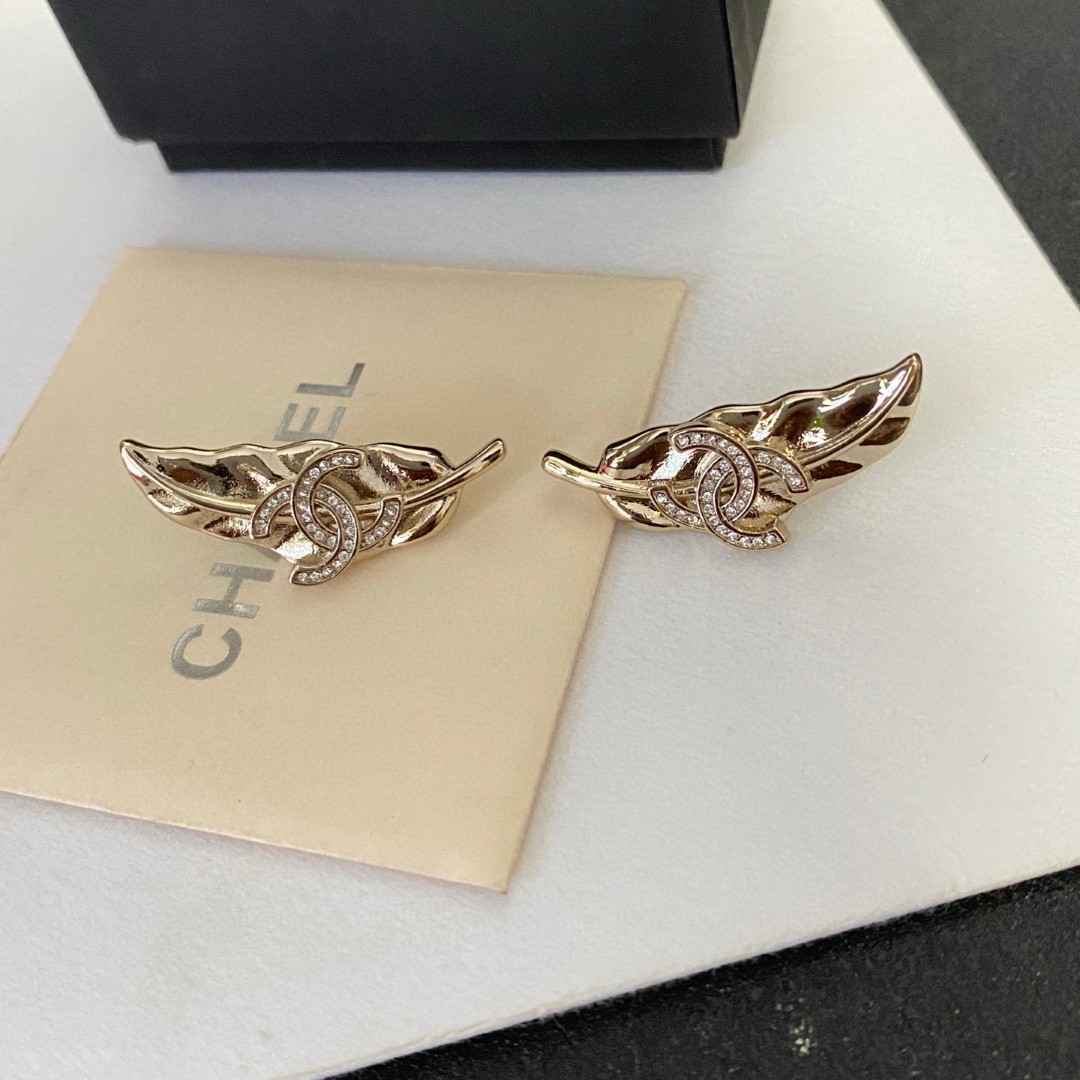 Chanel香奈儿 中古 双C耳钉👀原版复刻logo 小香家的款式真心无需多介绍😘🎶每一款都超好看，精