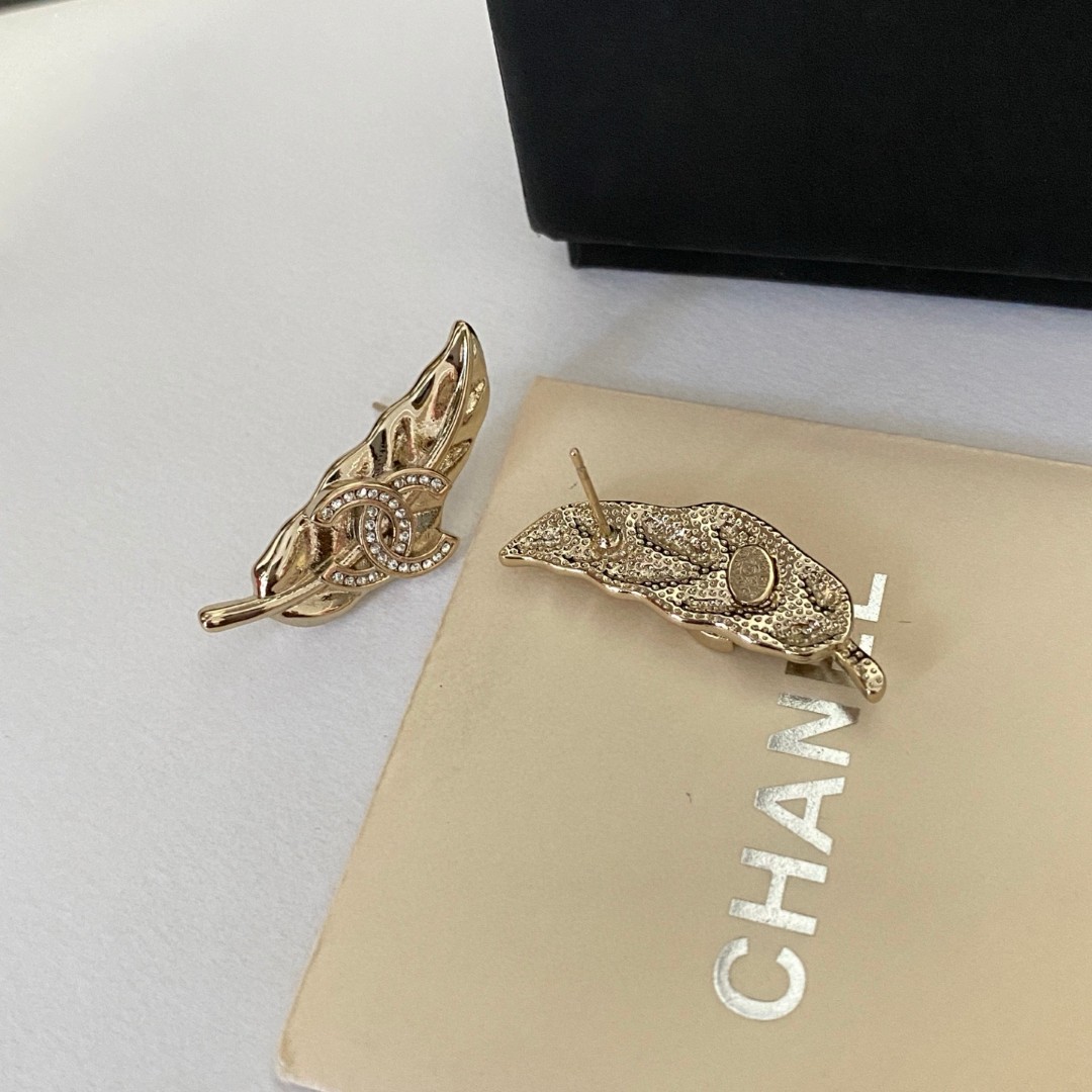  Chanel香奈儿 中古 双C耳钉👀原版复刻logo 小香家的款式真心无需多介绍😘🎶每一款都超好看，精