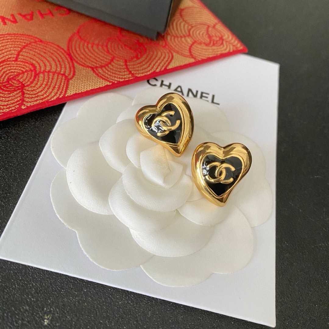  Chanel香奈儿 中古 双C耳钉👀原版复刻logo 小香家的款式真心无需多介绍😘🎶每一款都超好看，精