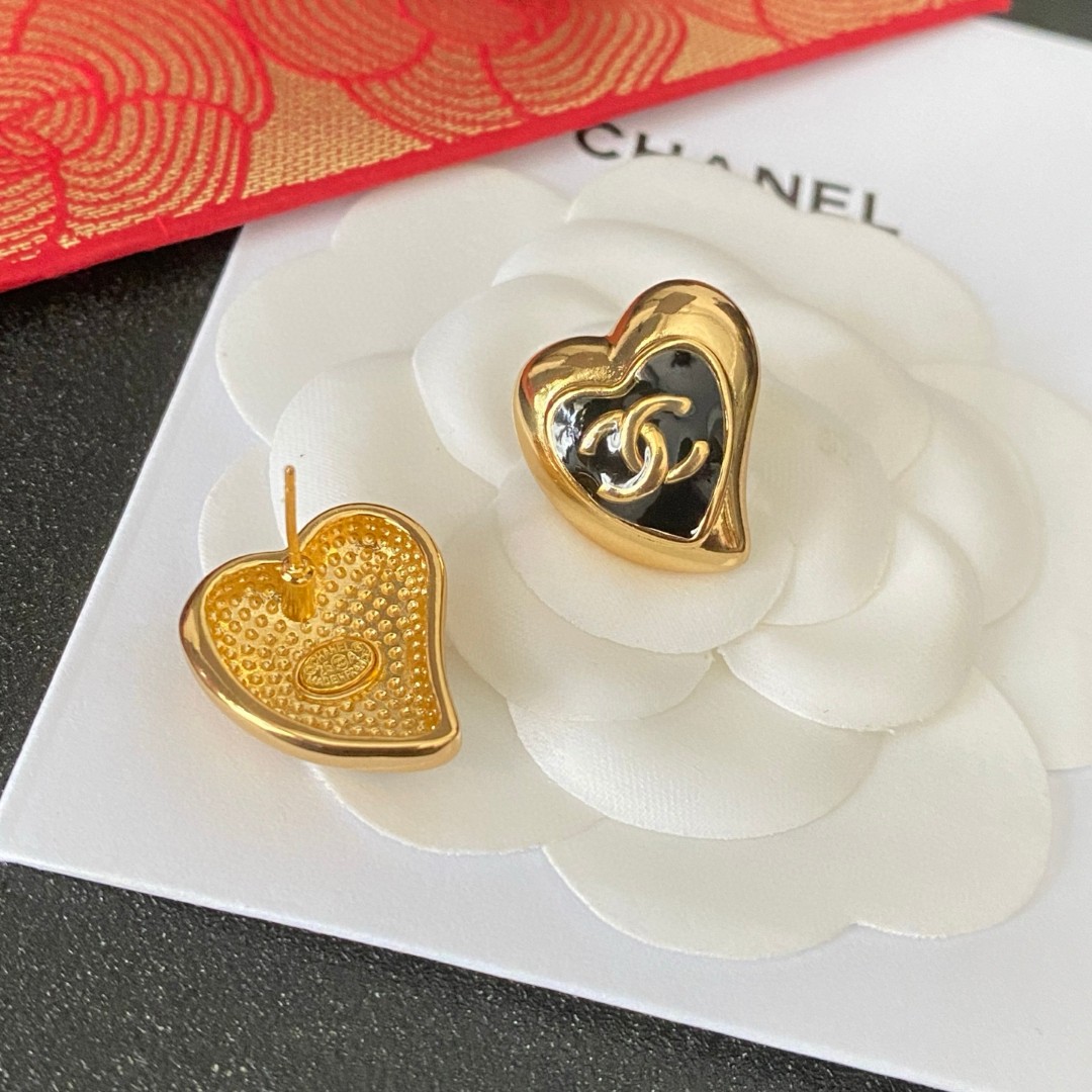  Chanel香奈儿 中古 双C耳钉👀原版复刻logo 小香家的款式真心无需多介绍😘🎶每一款都超好看，精