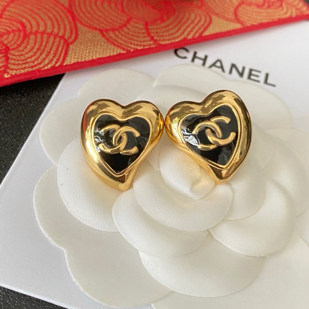  Chanel香奈儿 中古 双C耳钉👀原版复刻logo 小香家的款式真心无需多介绍😘🎶每一款都超好看，精