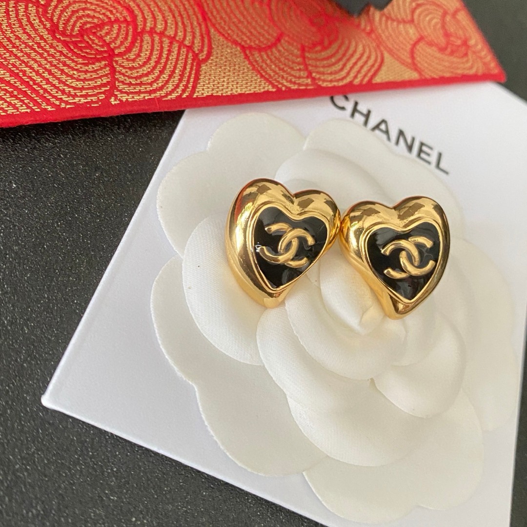  Chanel香奈儿 中古 双C耳钉👀原版复刻logo 小香家的款式真心无需多介绍😘🎶每一款都超好看，精
