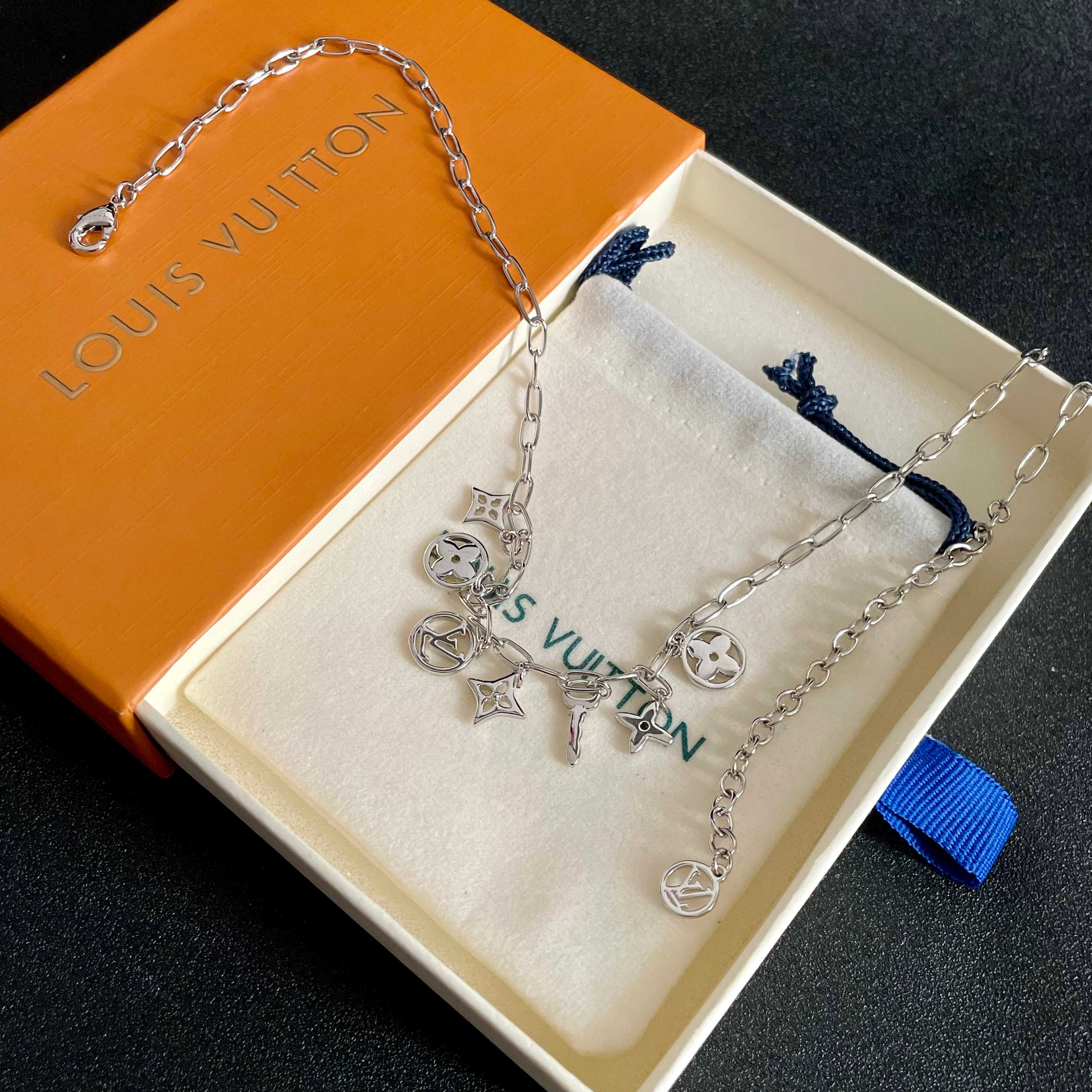  LV 项链🔹🔹Louis Vuitton 路易威登🔹专柜一致材质 火爆款出货 设计独特 复古前卫 男神