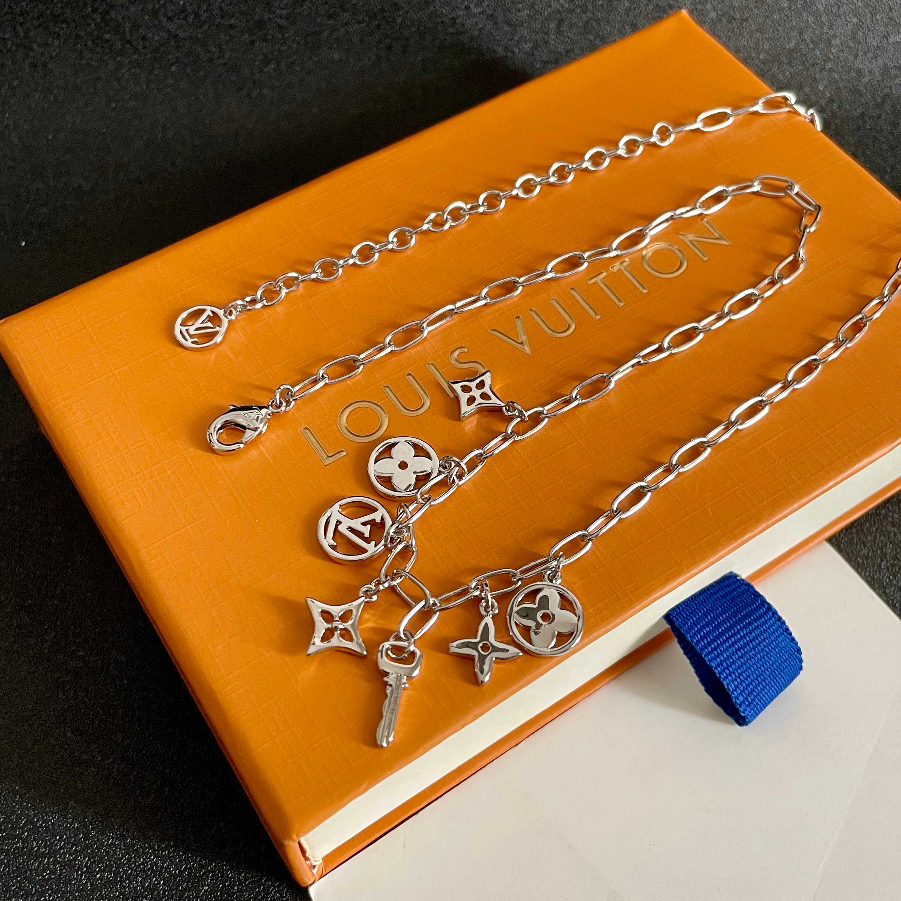  LV 项链🔹🔹Louis Vuitton 路易威登🔹专柜一致材质 火爆款出货 设计独特 复古前卫 男神