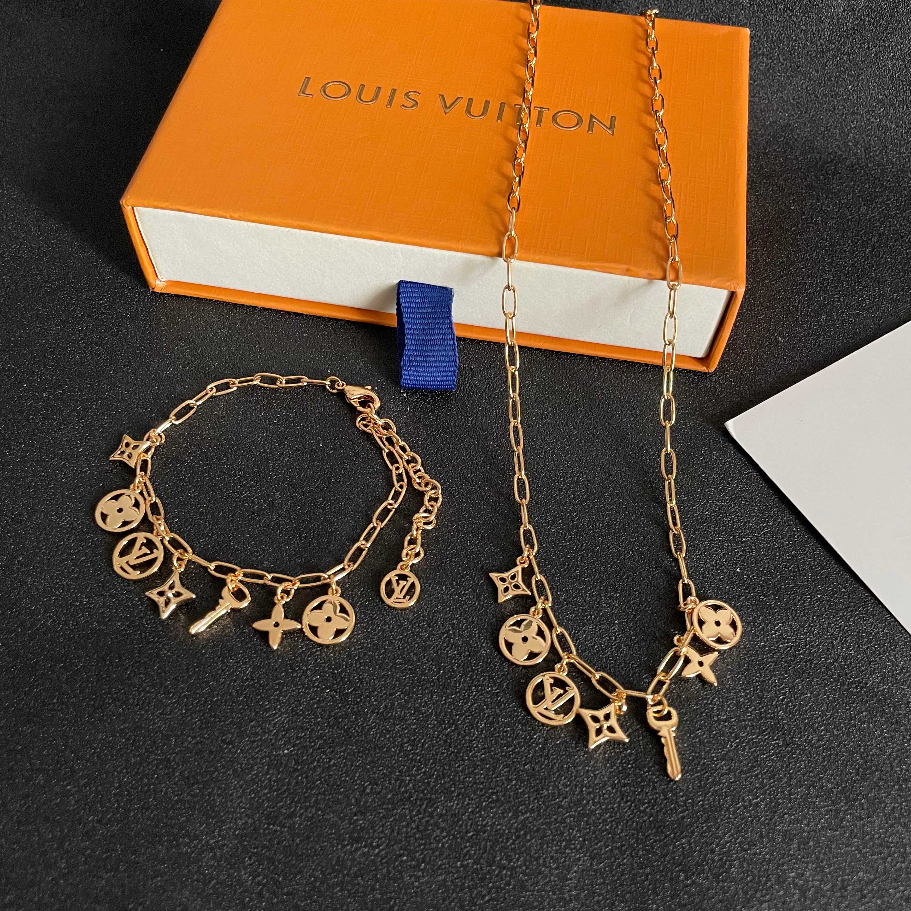  LV 项链🔹🔹Louis Vuitton 路易威登🔹专柜一致材质 火爆款出货 设计独特 复古前卫 男神