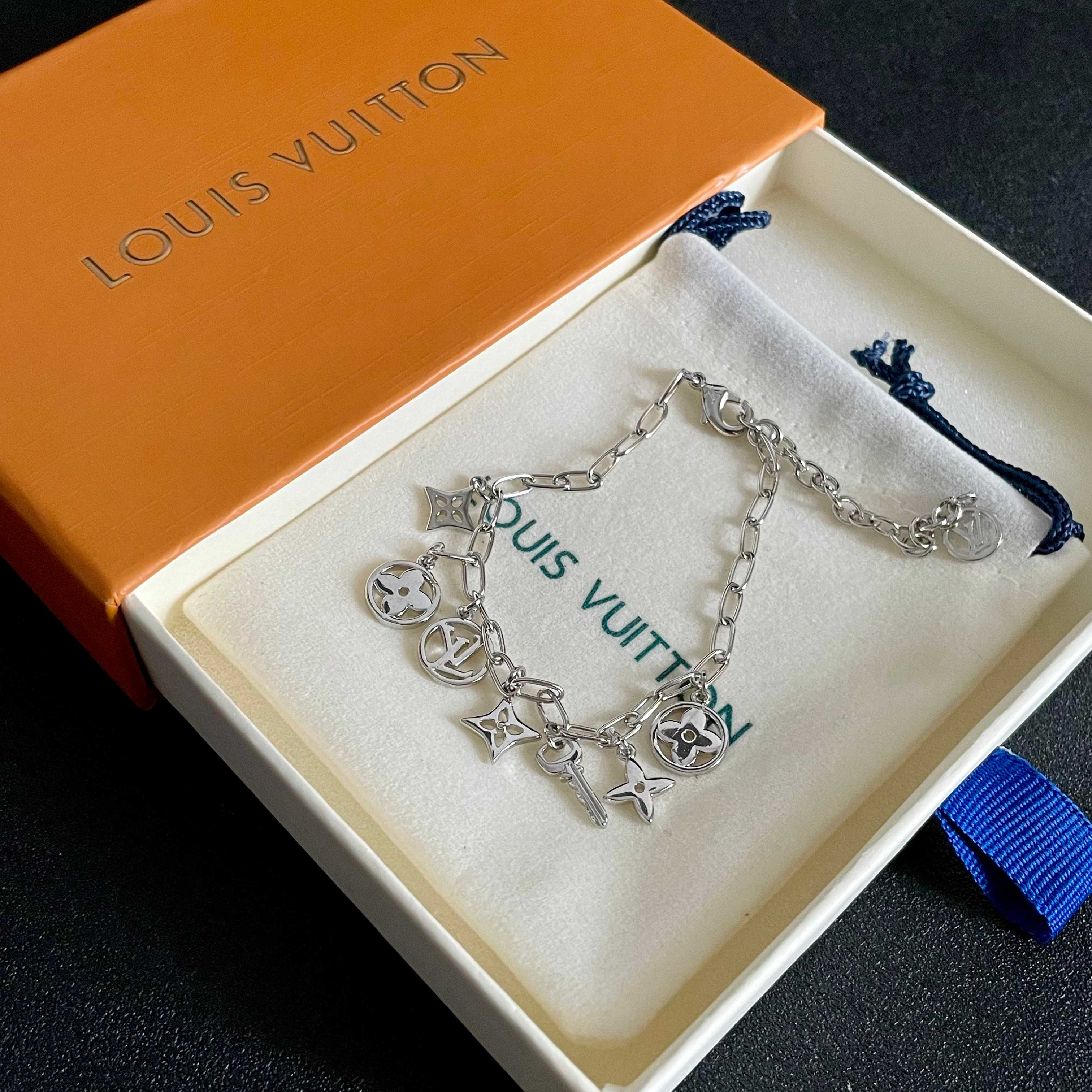  LV 手链🔹🔹Louis Vuitton 路易威登🔹专柜一致材质 火爆款出货 设计独特 复古前卫 男神