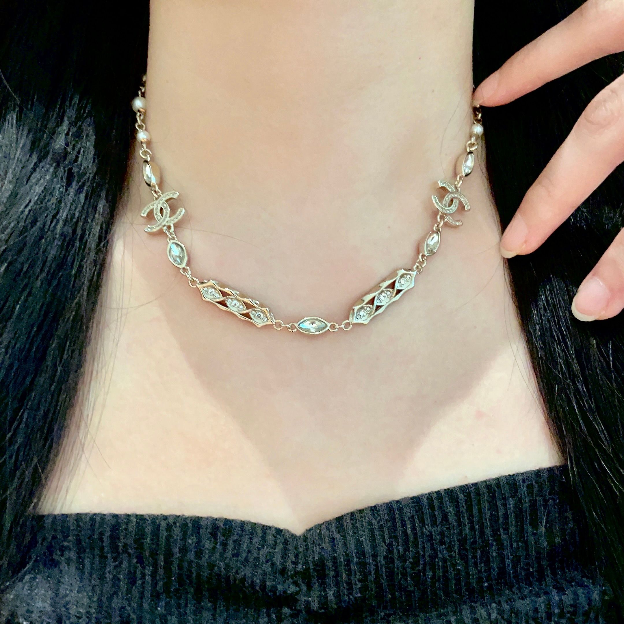  Chanel香奈儿 中古 字母项链👀小香家的款式真心无需多介绍😘🎶每一款都超好看，精致大方，非常显气质