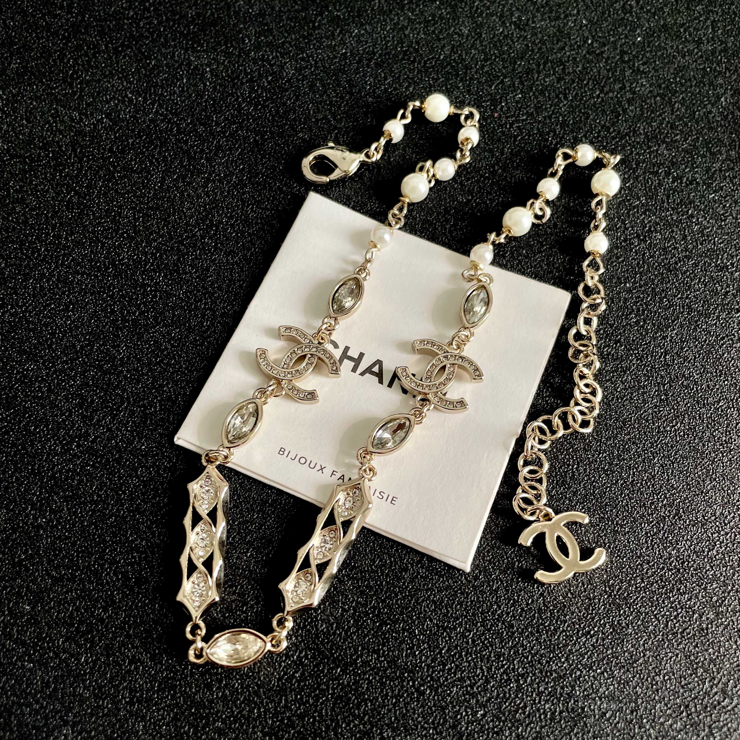  Chanel香奈儿 中古 字母项链👀小香家的款式真心无需多介绍😘🎶每一款都超好看，精致大方，非常显气质