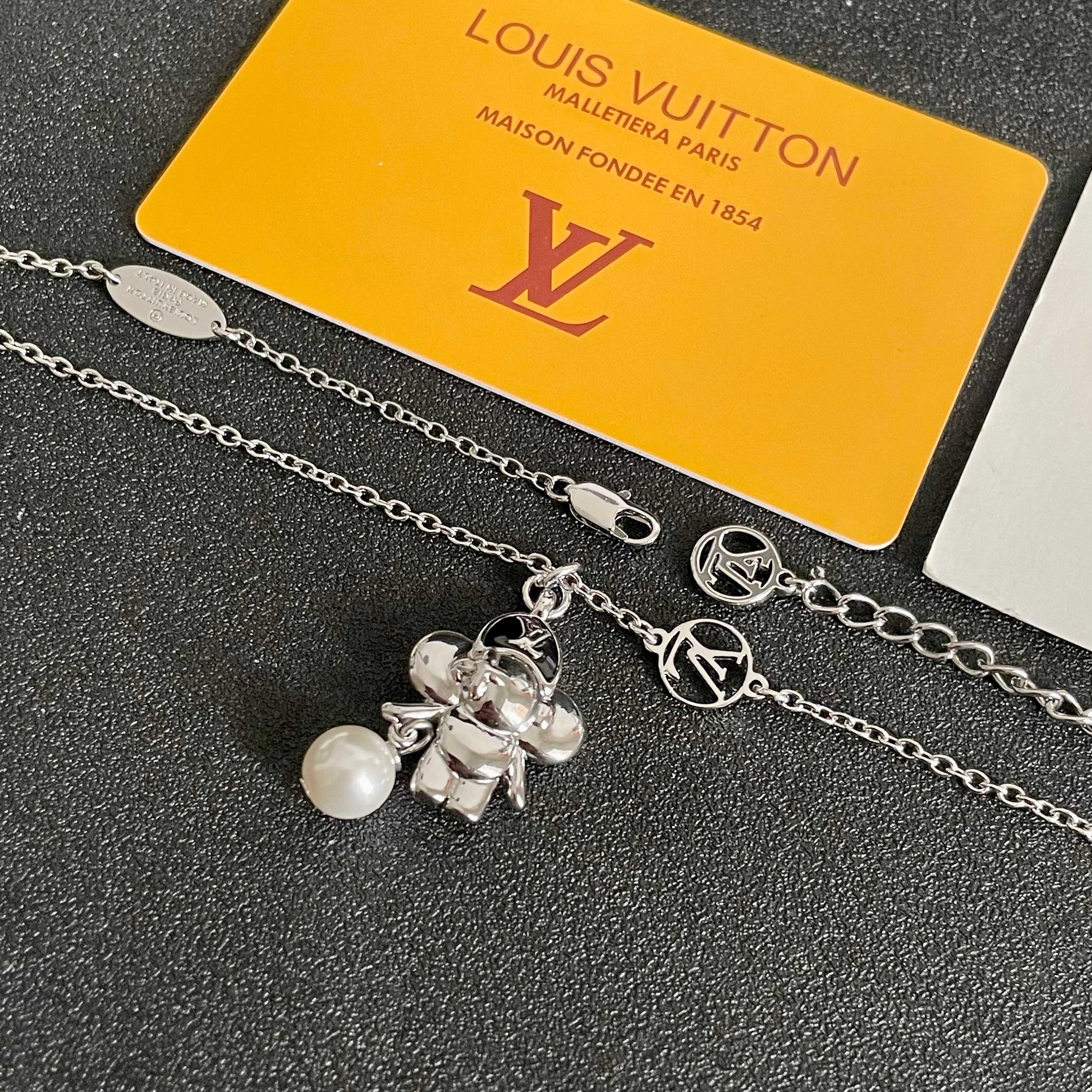  LV 项链🔹🔹Louis Vuitton 路易威登🔹专柜一致材质 火爆款出货 设计独特 复古前卫 男神