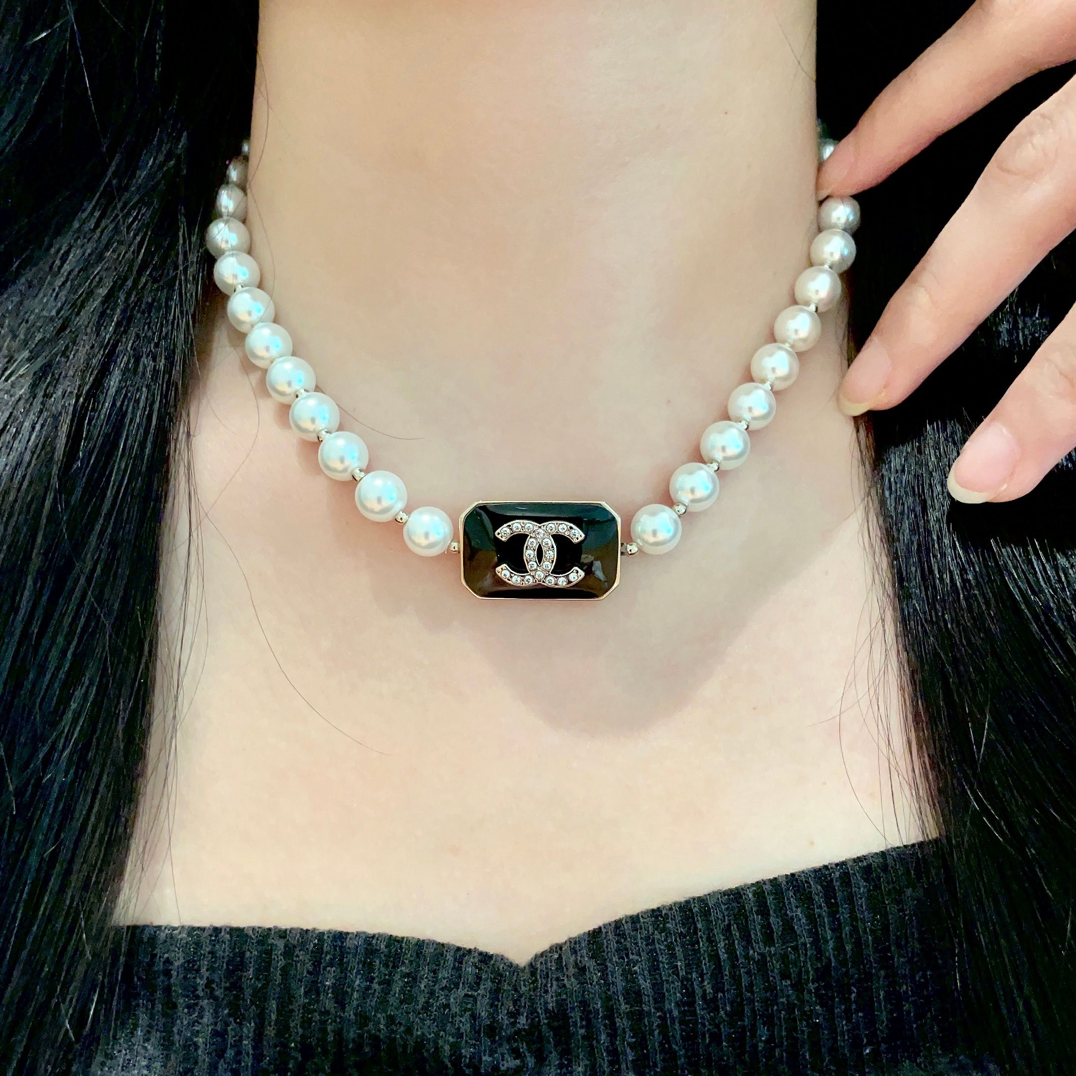  Chanel香奈儿 中古 字母项链👀小香家的款式真心无需多介绍😘🎶每一款都超好看，精致大方，非常显气质