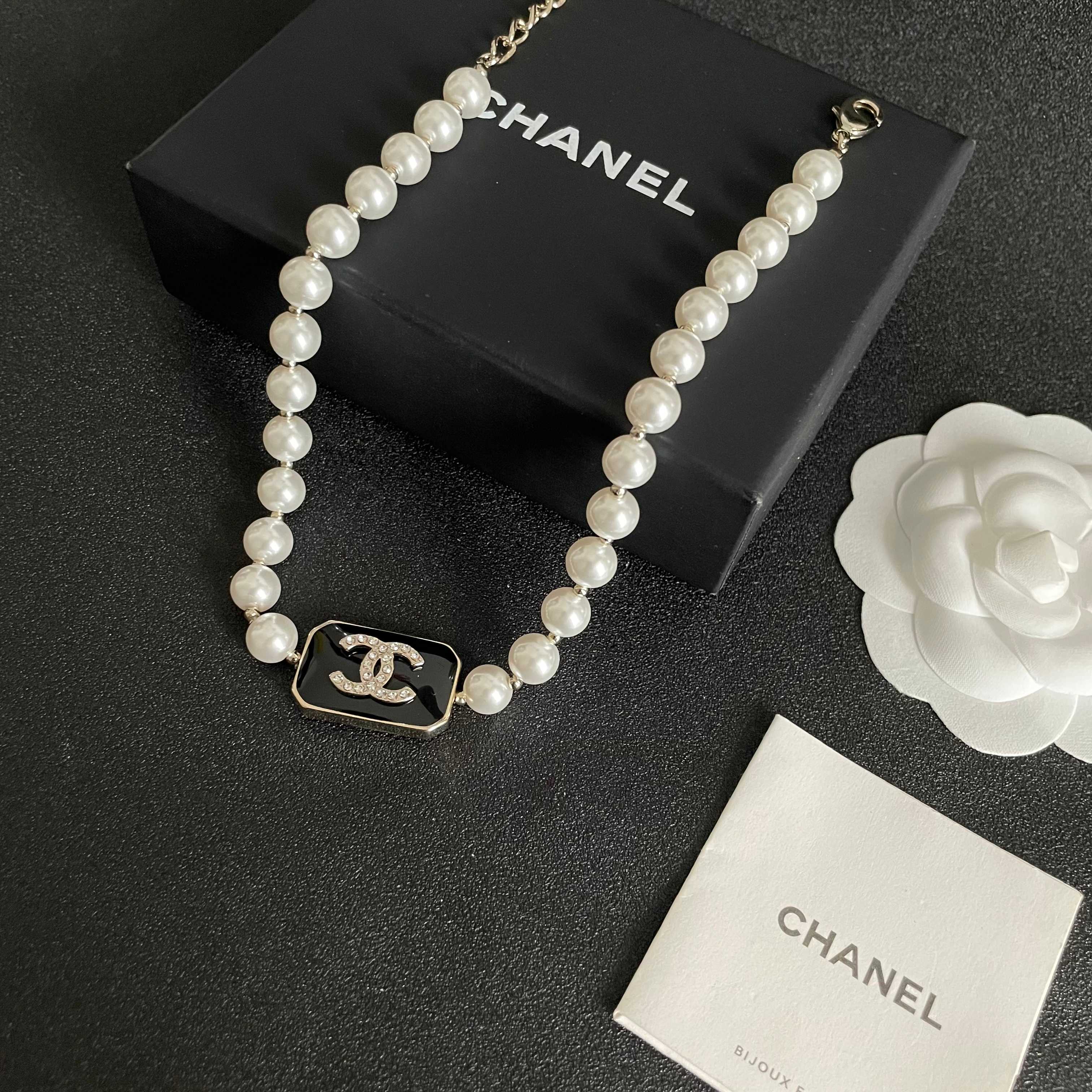 Chanel香奈儿 中古 字母项链👀小香家的款式真心无需多介绍😘🎶每一款都超好看，精致大方，非常显气质