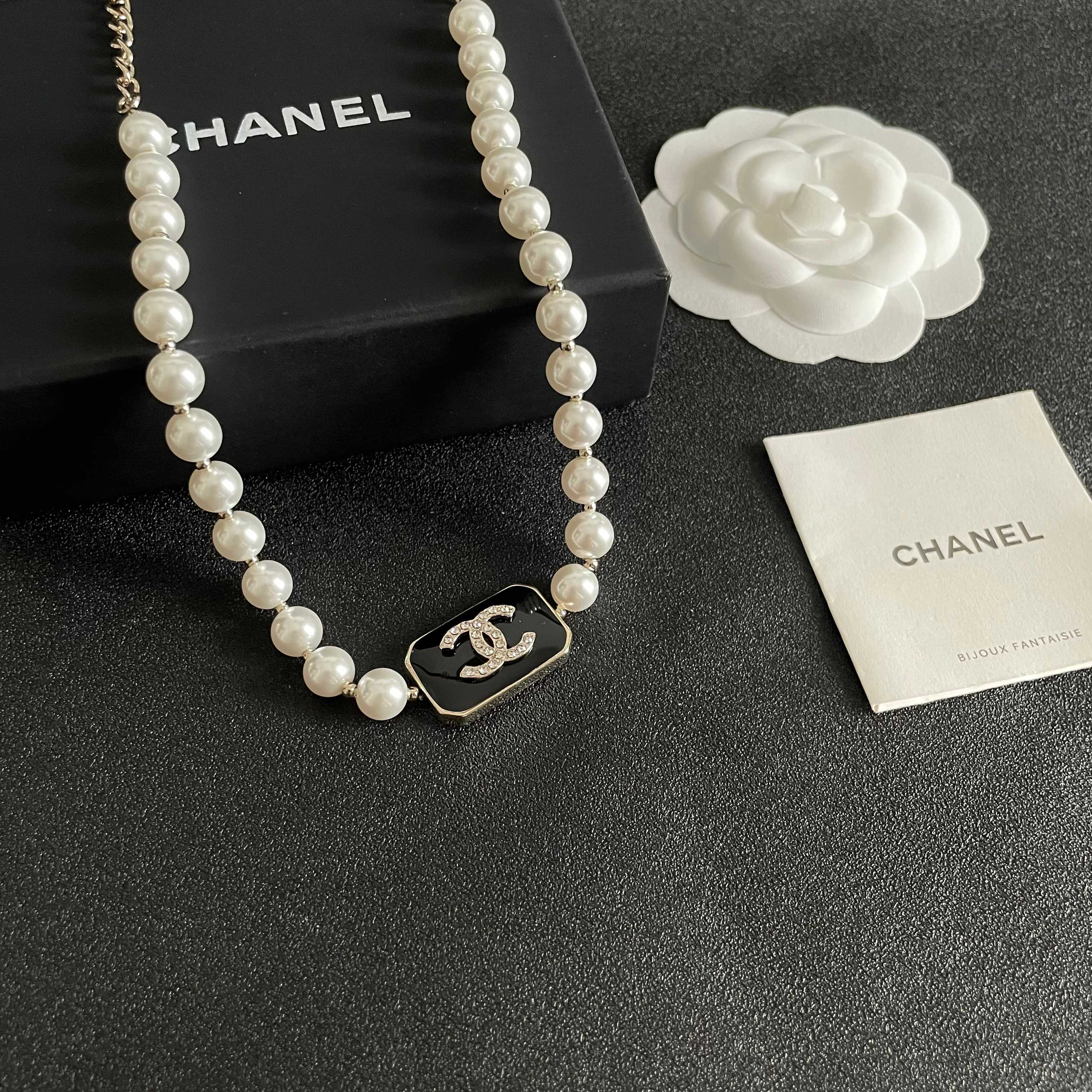  Chanel香奈儿 中古 字母项链👀小香家的款式真心无需多介绍😘🎶每一款都超好看，精致大方，非常显气质
