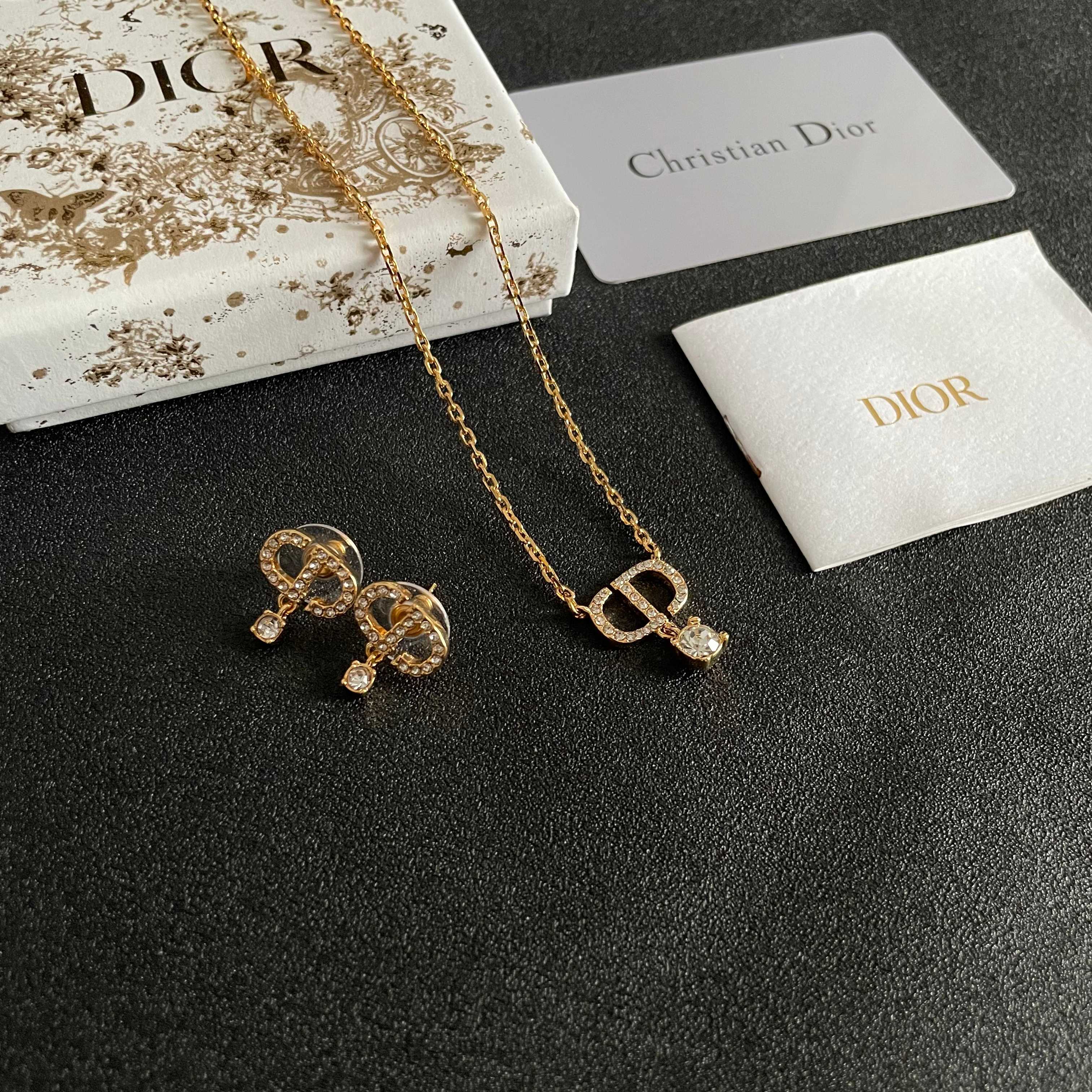 👑Dior 迪奥  中古 项链 专柜一致上新 精选原版一致 黄铜材质 甜美气质高雅.