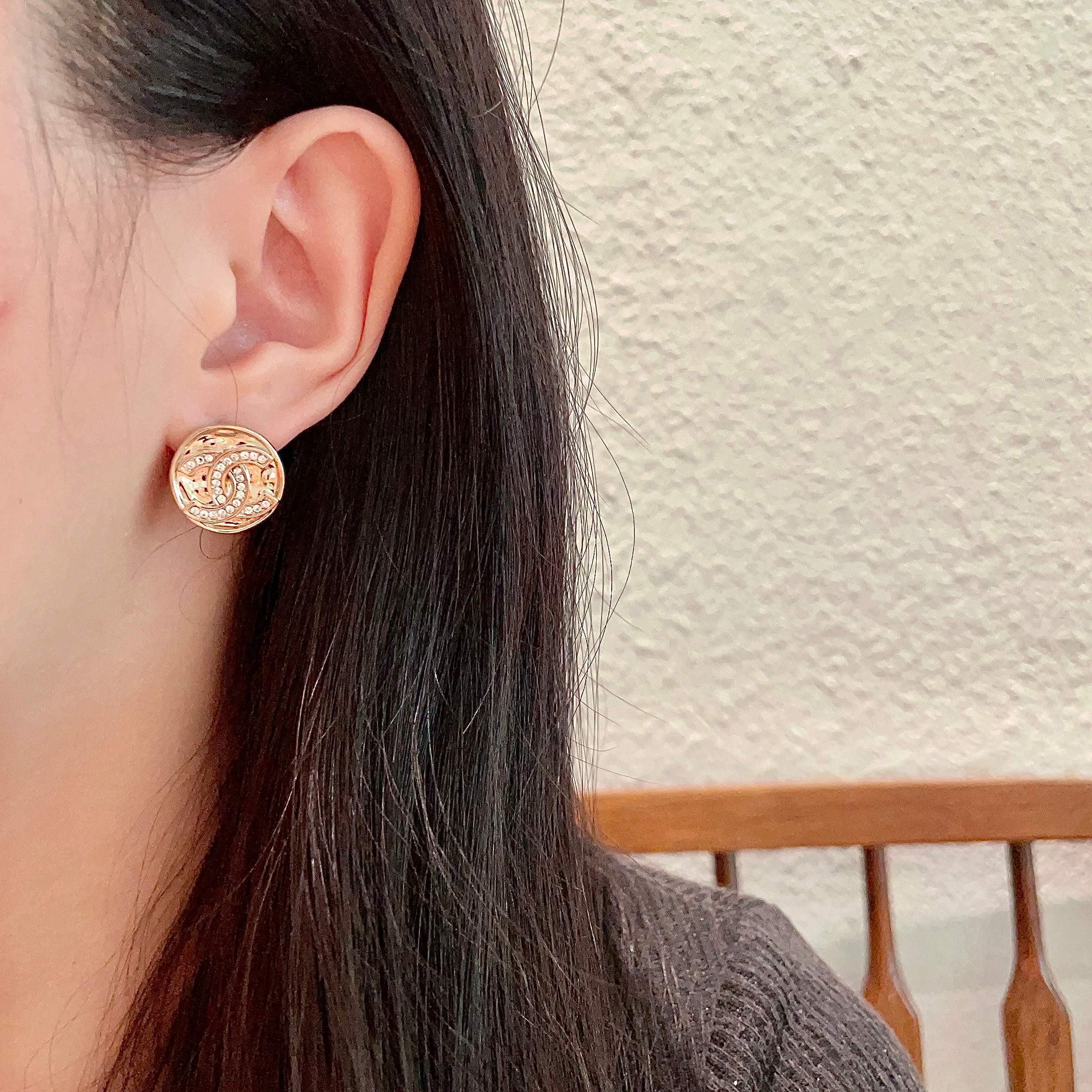  Chanel香奈儿 中古 双C耳钉👀原版复刻logo 小香家的款式真心无需多介绍😘🎶每一款都超好看，精