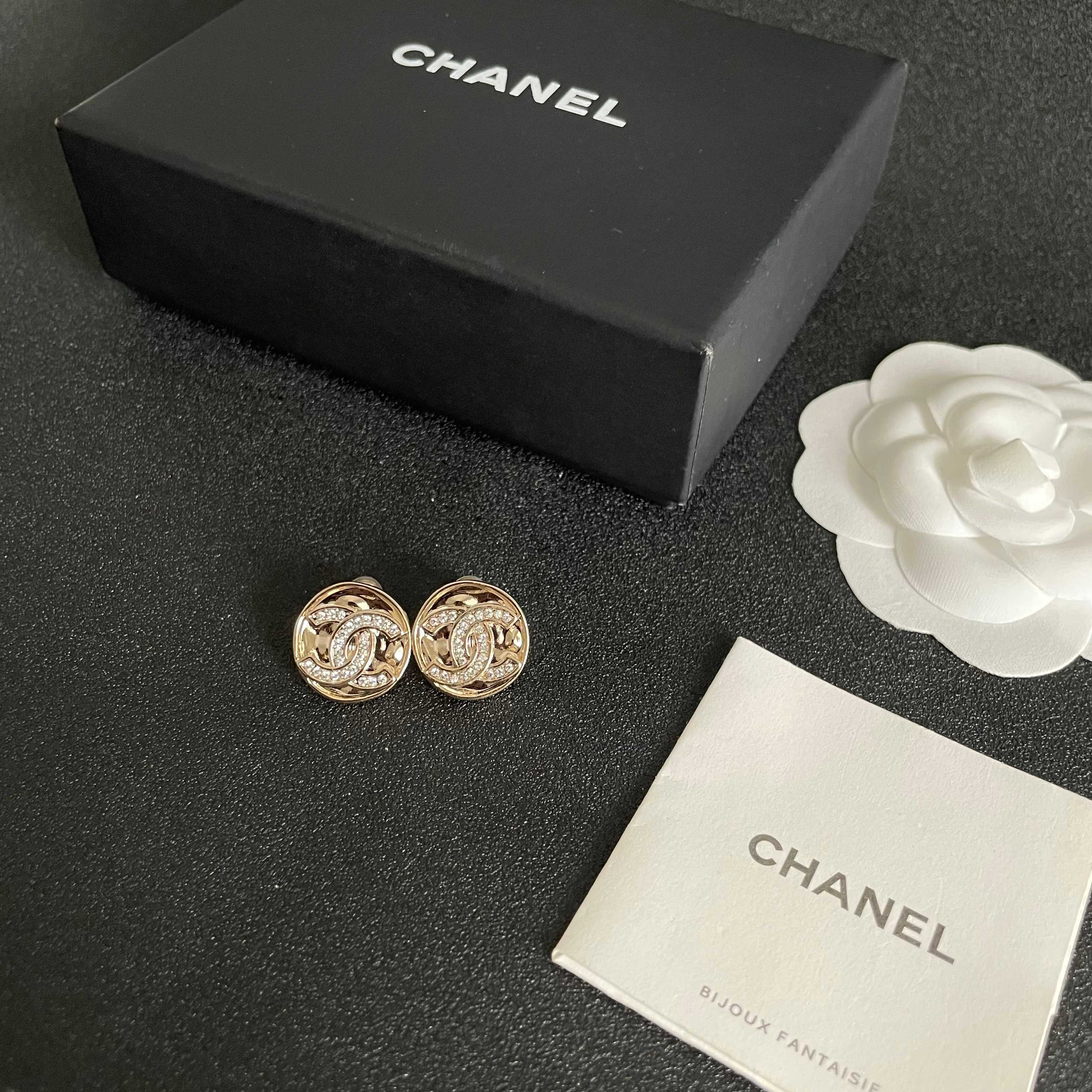  Chanel香奈儿 中古 双C耳钉👀原版复刻logo 小香家的款式真心无需多介绍😘🎶每一款都超好看，精