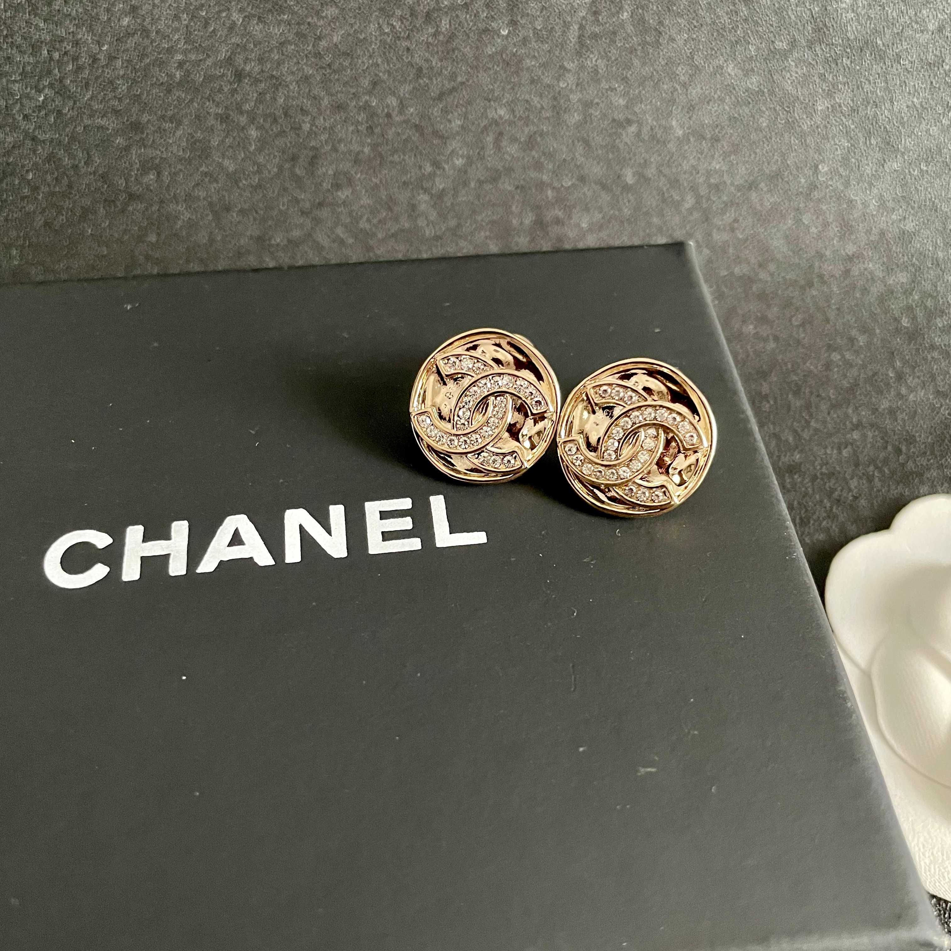  Chanel香奈儿 中古 双C耳钉👀原版复刻logo 小香家的款式真心无需多介绍😘🎶每一款都超好看，精