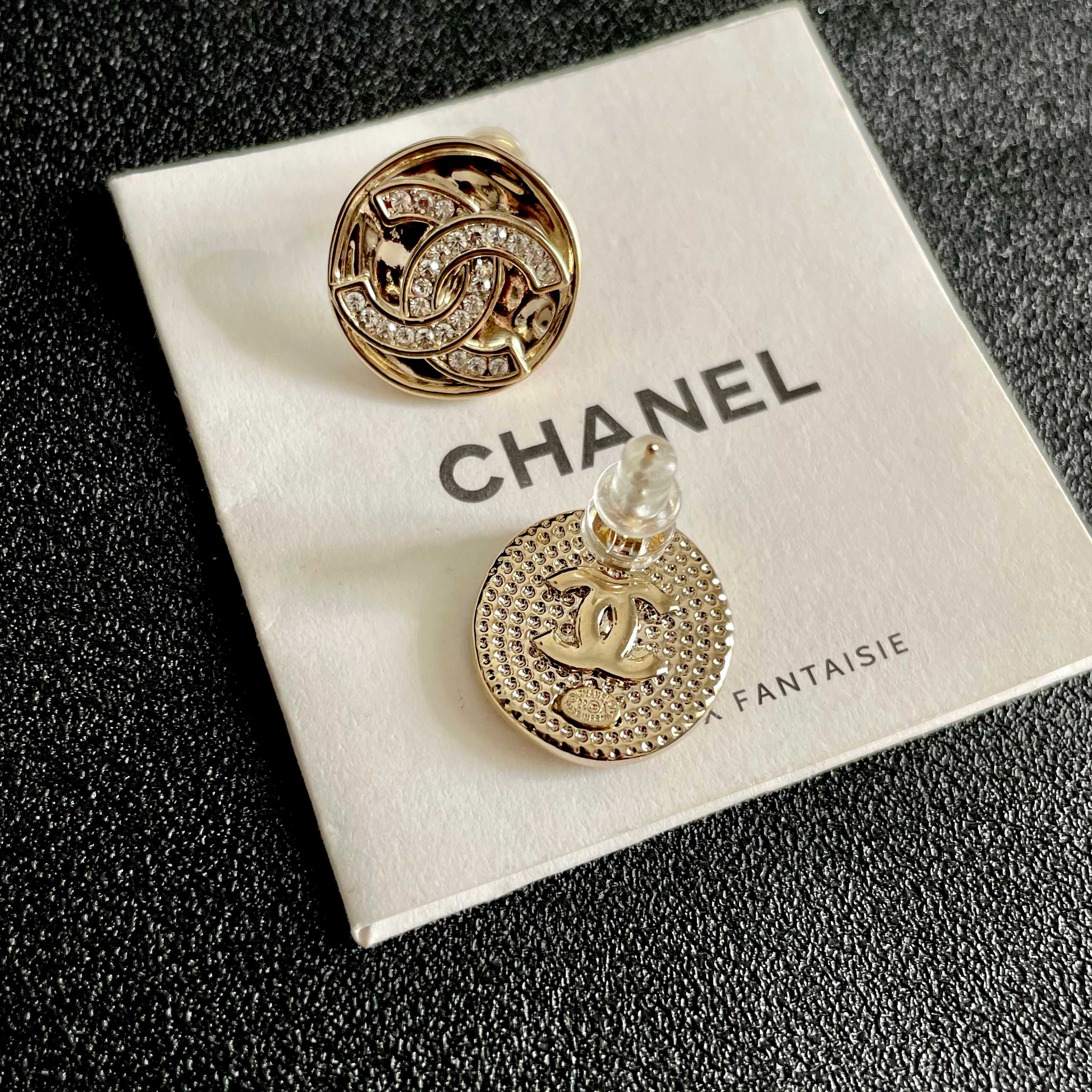  Chanel香奈儿 中古 双C耳钉👀原版复刻logo 小香家的款式真心无需多介绍😘🎶每一款都超好看，精