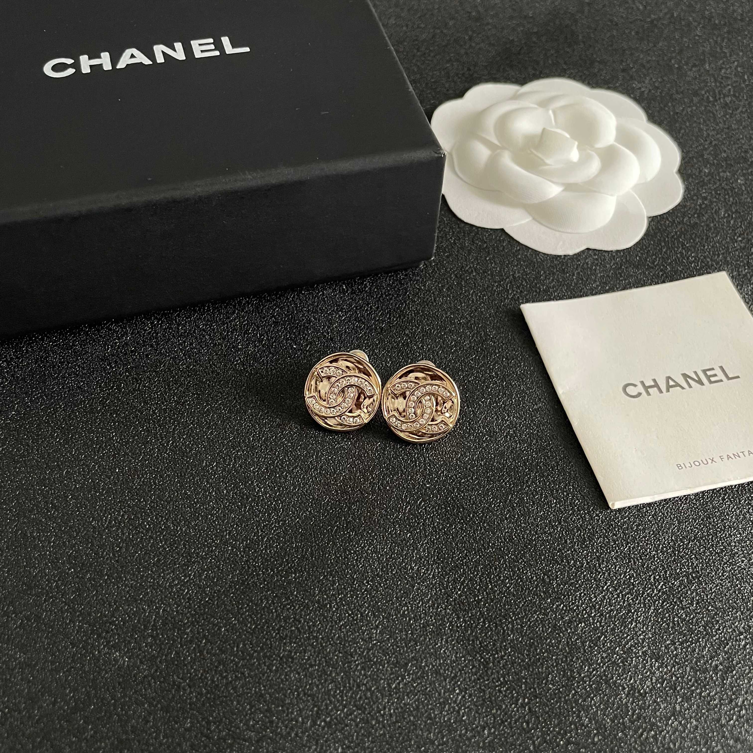  Chanel香奈儿 中古 双C耳钉👀原版复刻logo 小香家的款式真心无需多介绍😘🎶每一款都超好看，精