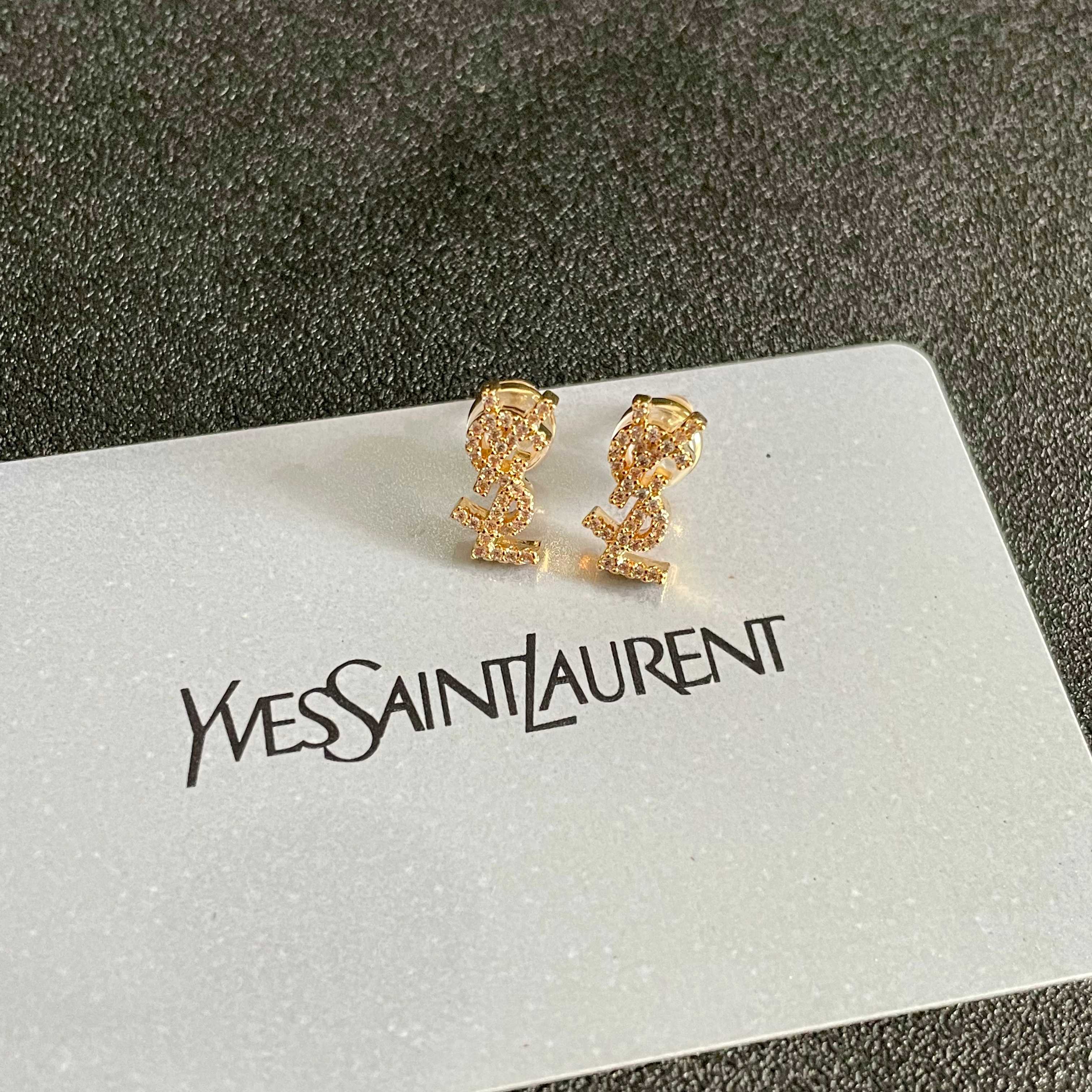  新款 ysl圣罗兰耳钉 美丽永远敌不过经典 黄金时期的香奈就是最经典．也是最有味道的 女人独立优雅魅力