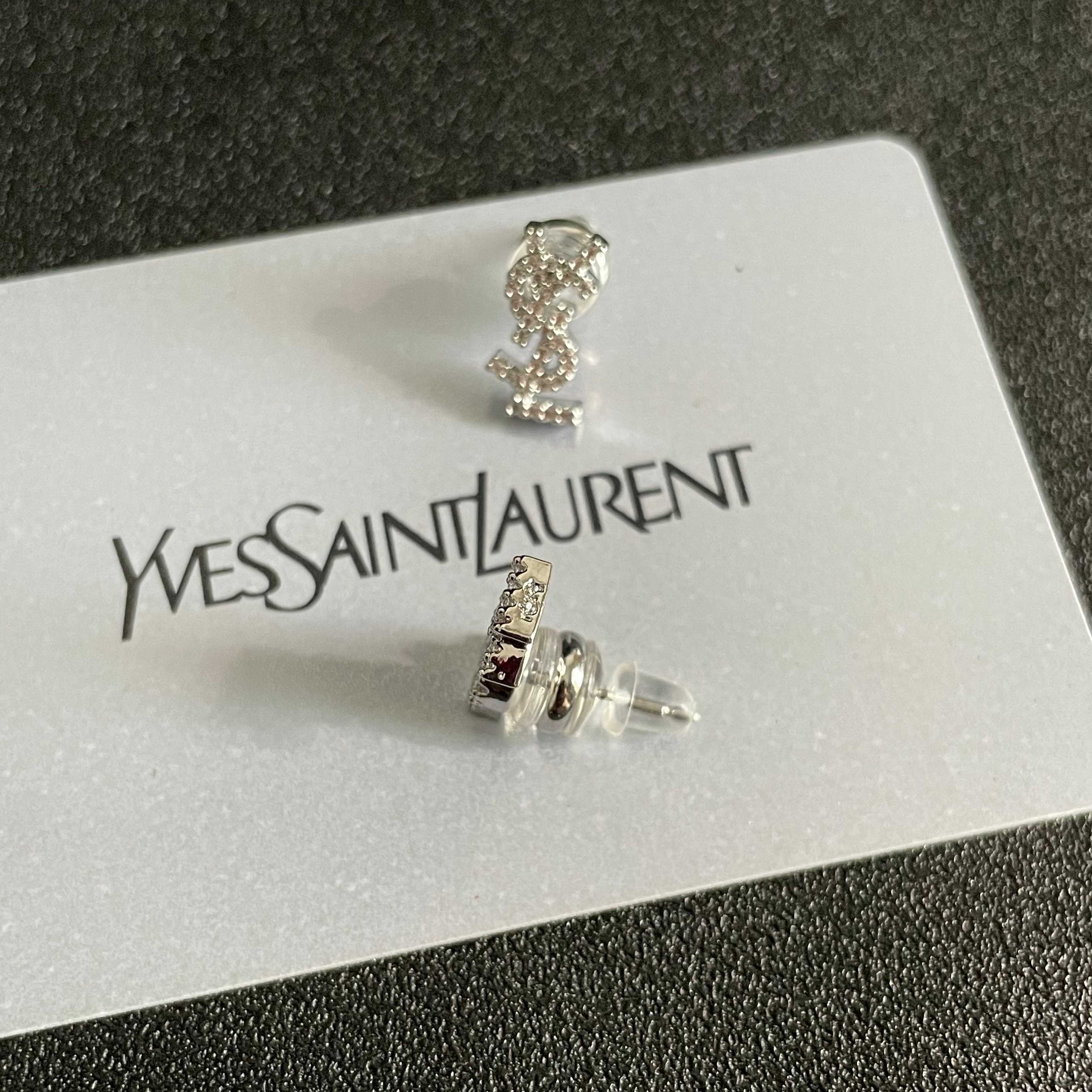  新款 ysl圣罗兰耳钉 美丽永远敌不过经典 黄金时期的香奈就是最经典．也是最有味道的 女人独立优雅魅力