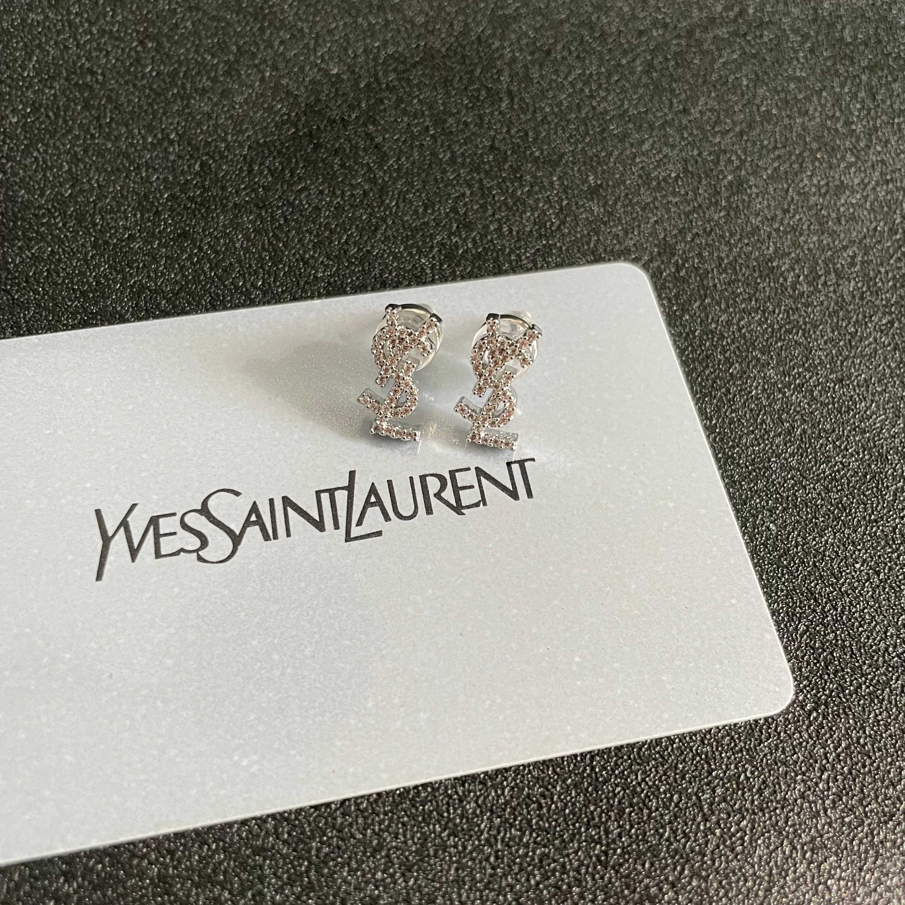  新款 ysl圣罗兰耳钉 美丽永远敌不过经典 黄金时期的香奈就是最经典．也是最有味道的 女人独立优雅魅力