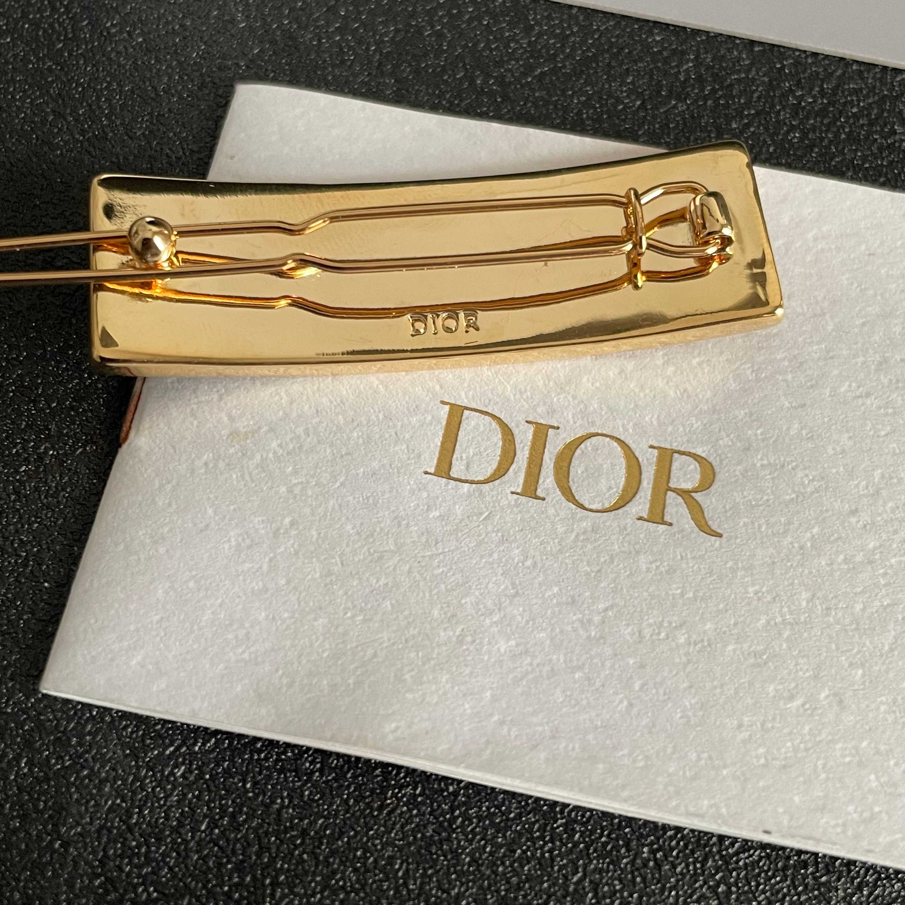  Dior 迪奥 星星 DIOR发夹 专柜新款上市 美得不要不要的 唯美 浪漫 人手必备款 火爆小红书 