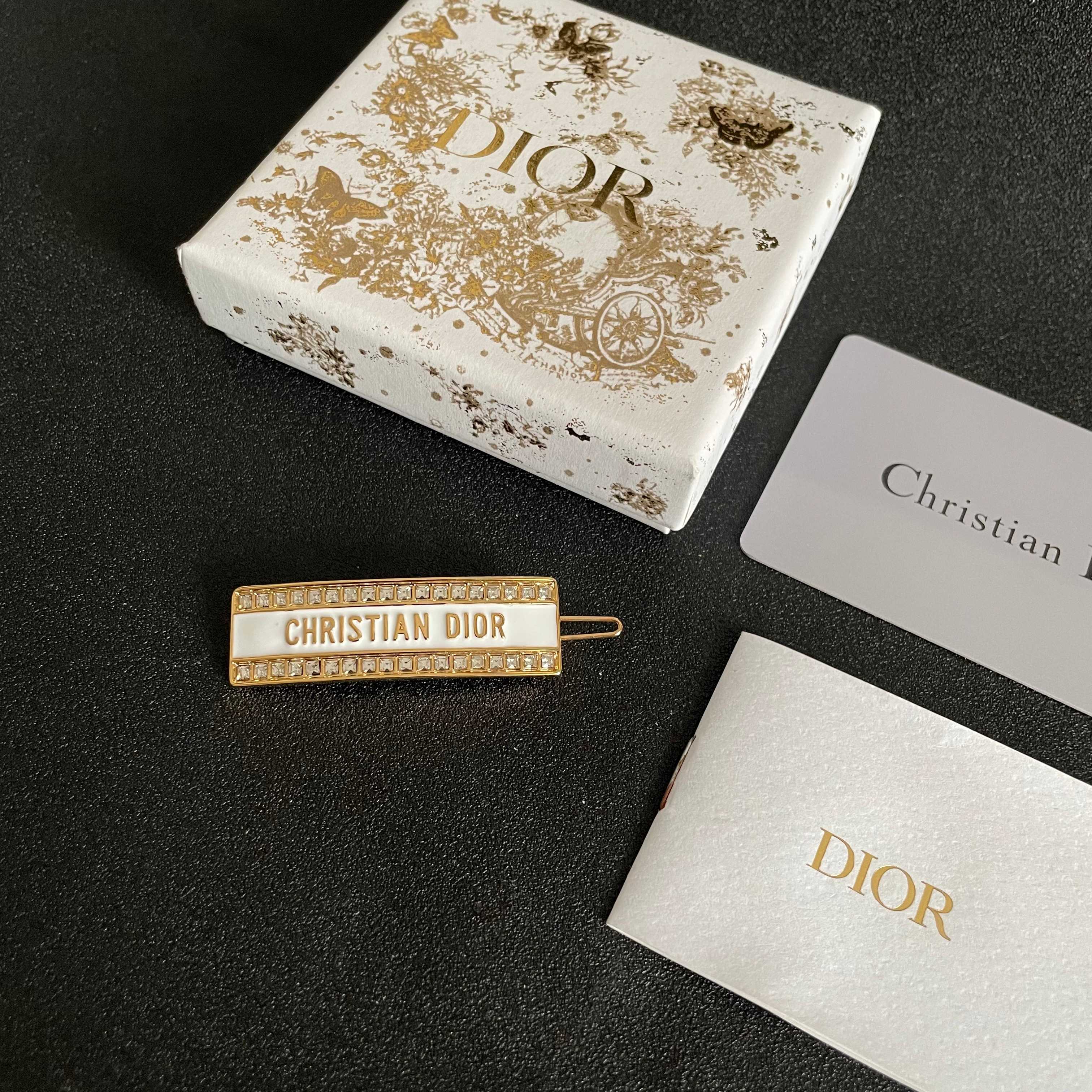 Dior’s New Money: Romantic, Man-Made Star Material in Hot Red Book - 图片 5