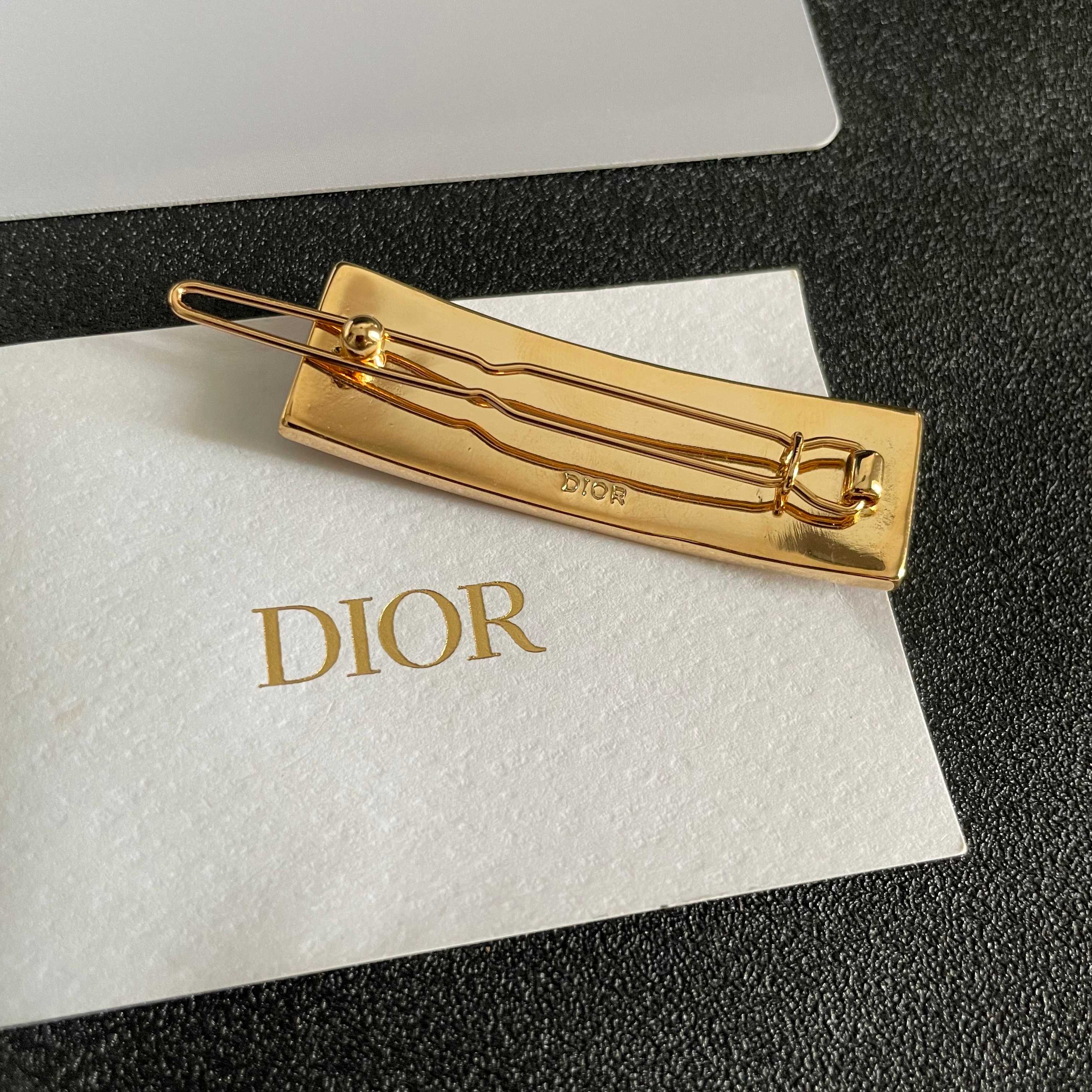 Dior’s New Money: Romantic, Man-Made Star Material in Hot Red Book - 图片 8
