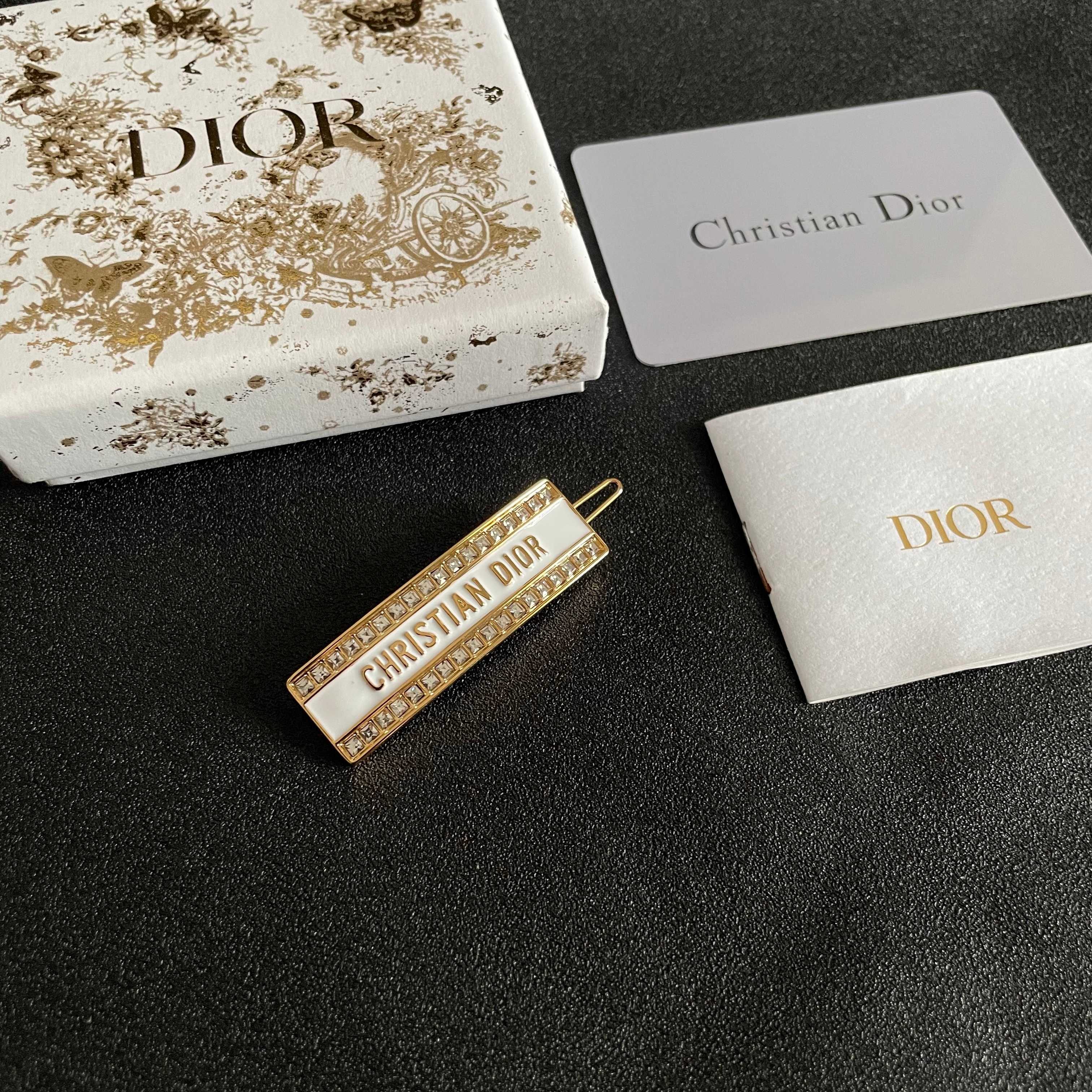 Dior’s New Money: Romantic, Man-Made Star Material in Hot Red Book - 图片 6