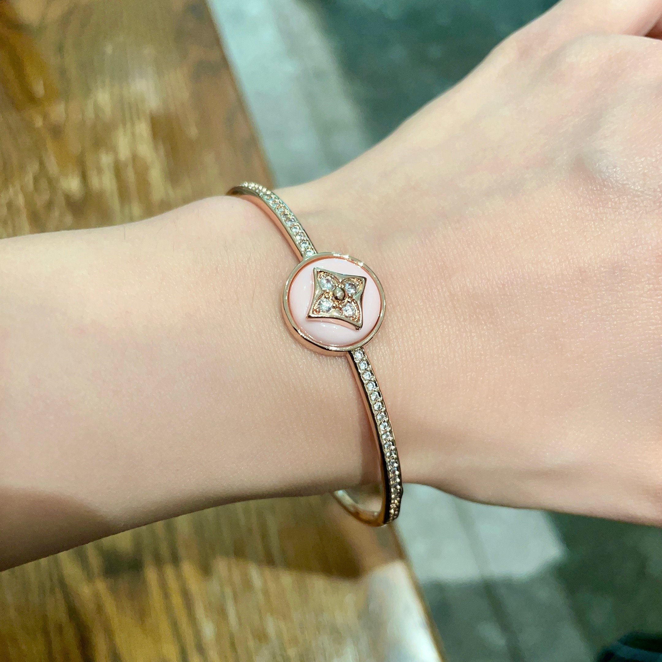  LV 手链🔹🔹Louis Vuitton 路易威登🔹专柜一致材质 火爆款出货 设计独特 复古前卫 男神