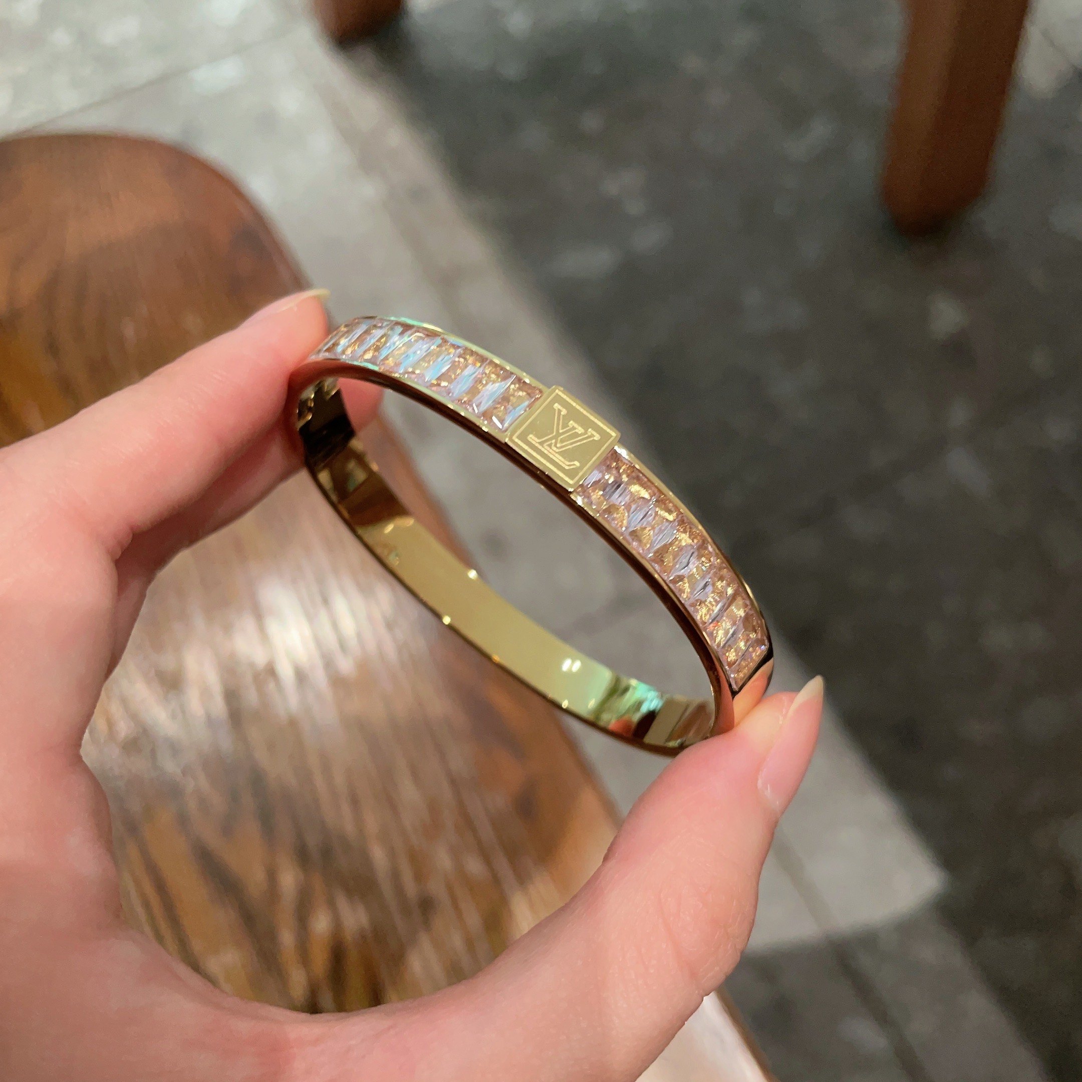 💥新品😍 原单货 LV镶钻手镯🔹🔹Louis Vuitton 路易威登 🔹专柜一致材质 火爆款出货 设计