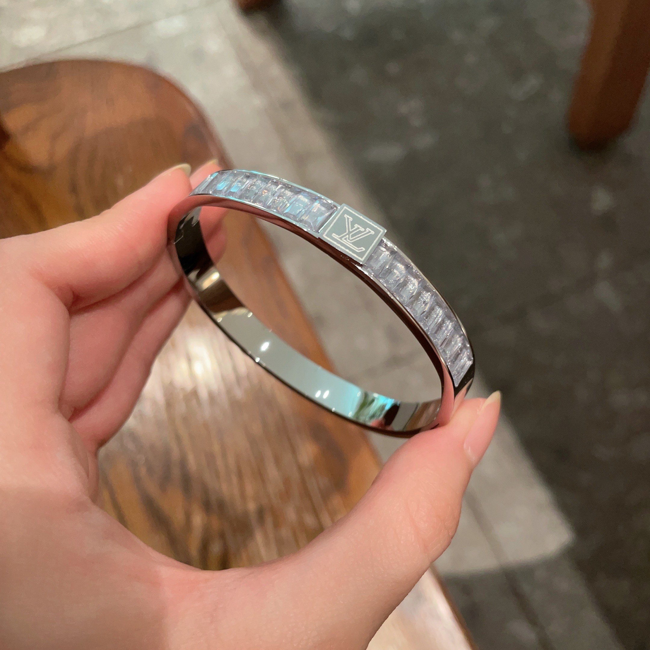 💥新品😍 原单货 LV镶钻手镯🔹🔹Louis Vuitton 路易威登 🔹专柜一致材质 火爆款出货 设计