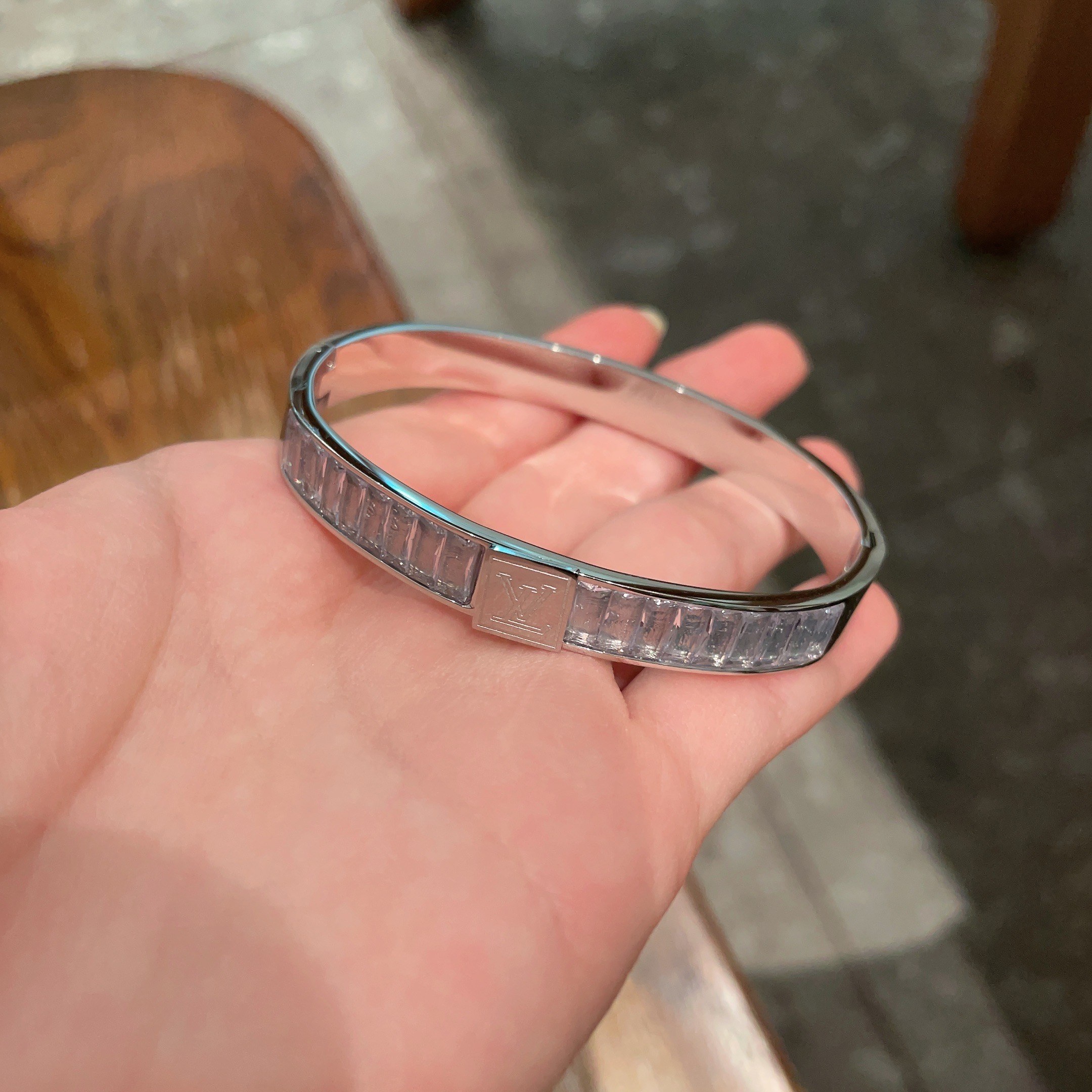 💥新品😍 原单货 LV镶钻手镯🔹🔹Louis Vuitton 路易威登 🔹专柜一致材质 火爆款出货 设计
