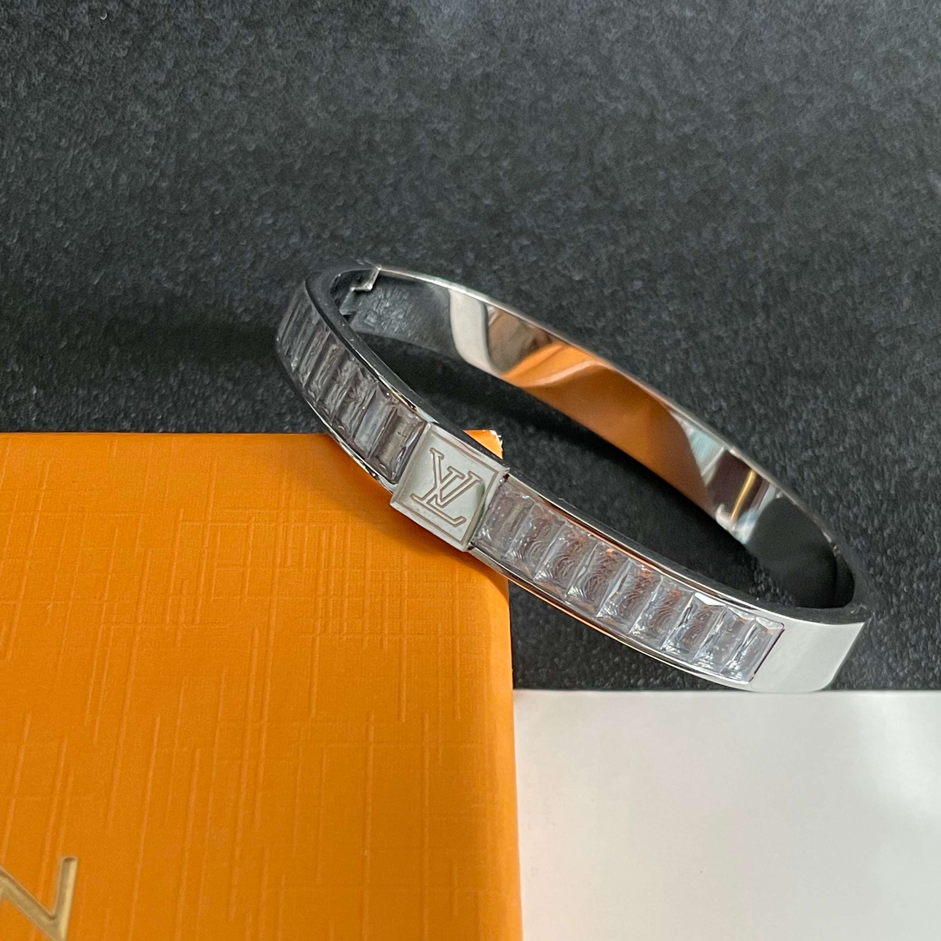 💥新品😍 原单货 LV镶钻手镯🔹🔹Louis Vuitton 路易威登 🔹专柜一致材质 火爆款出货 设计