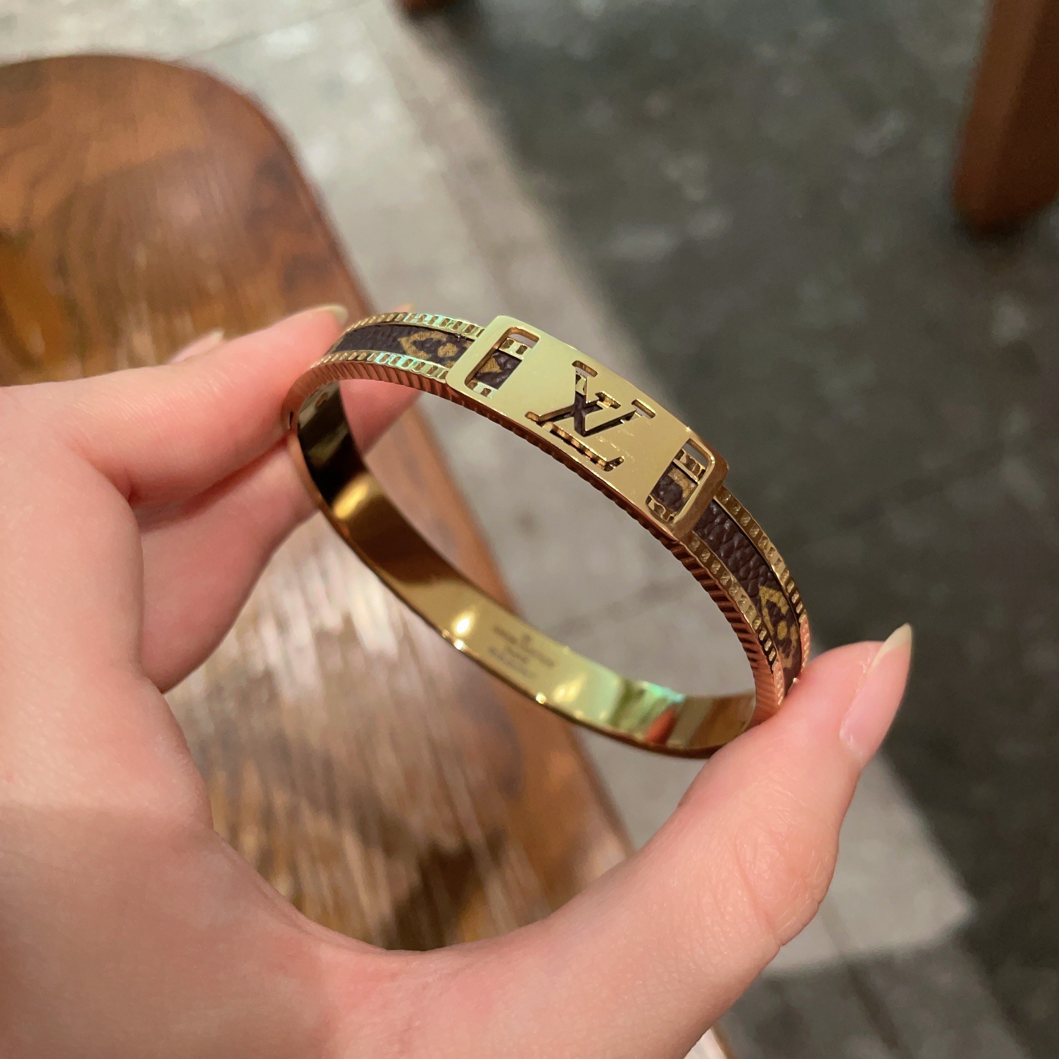 💥新品😍 原单货 LV中性款手镯🔹🔹Louis Vuitton 路易威登 🔹专柜一致材质 火爆款出货 设