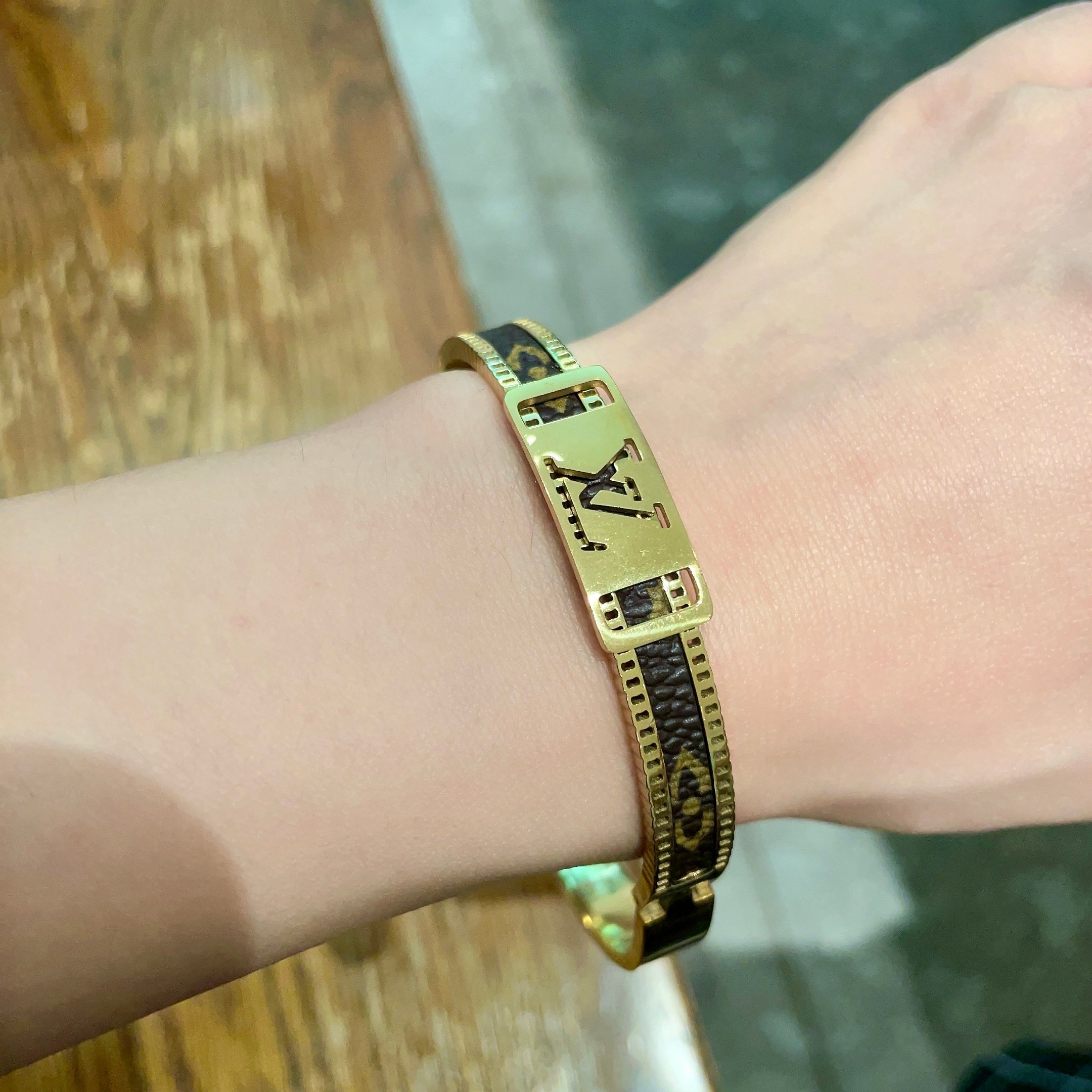 💥新品😍 原单货 LV中性款手镯🔹🔹Louis Vuitton 路易威登 🔹专柜一致材质 火爆款出货 设