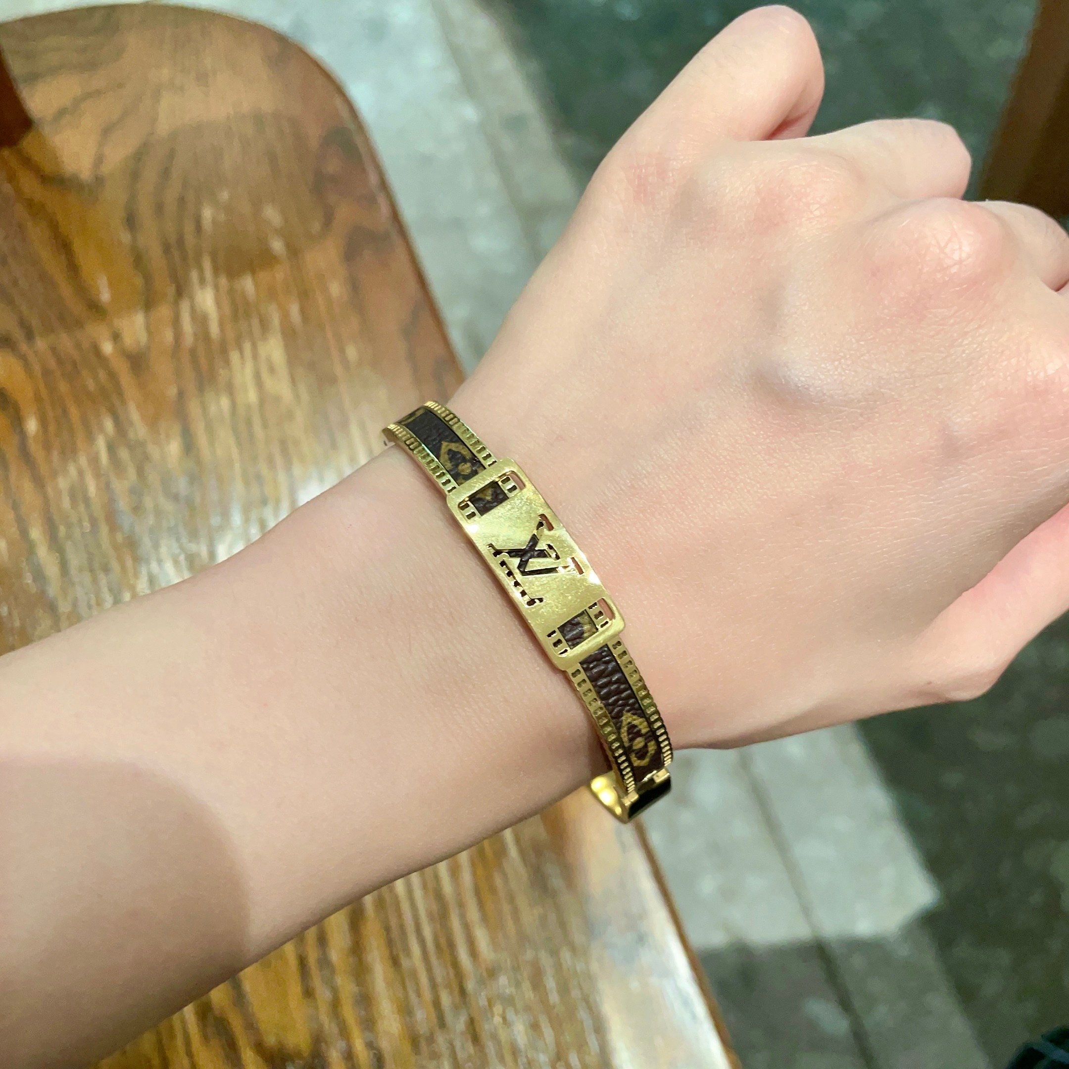💥新品😍 原单货 LV中性款手镯🔹🔹Louis Vuitton 路易威登 🔹专柜一致材质 火爆款出货 设