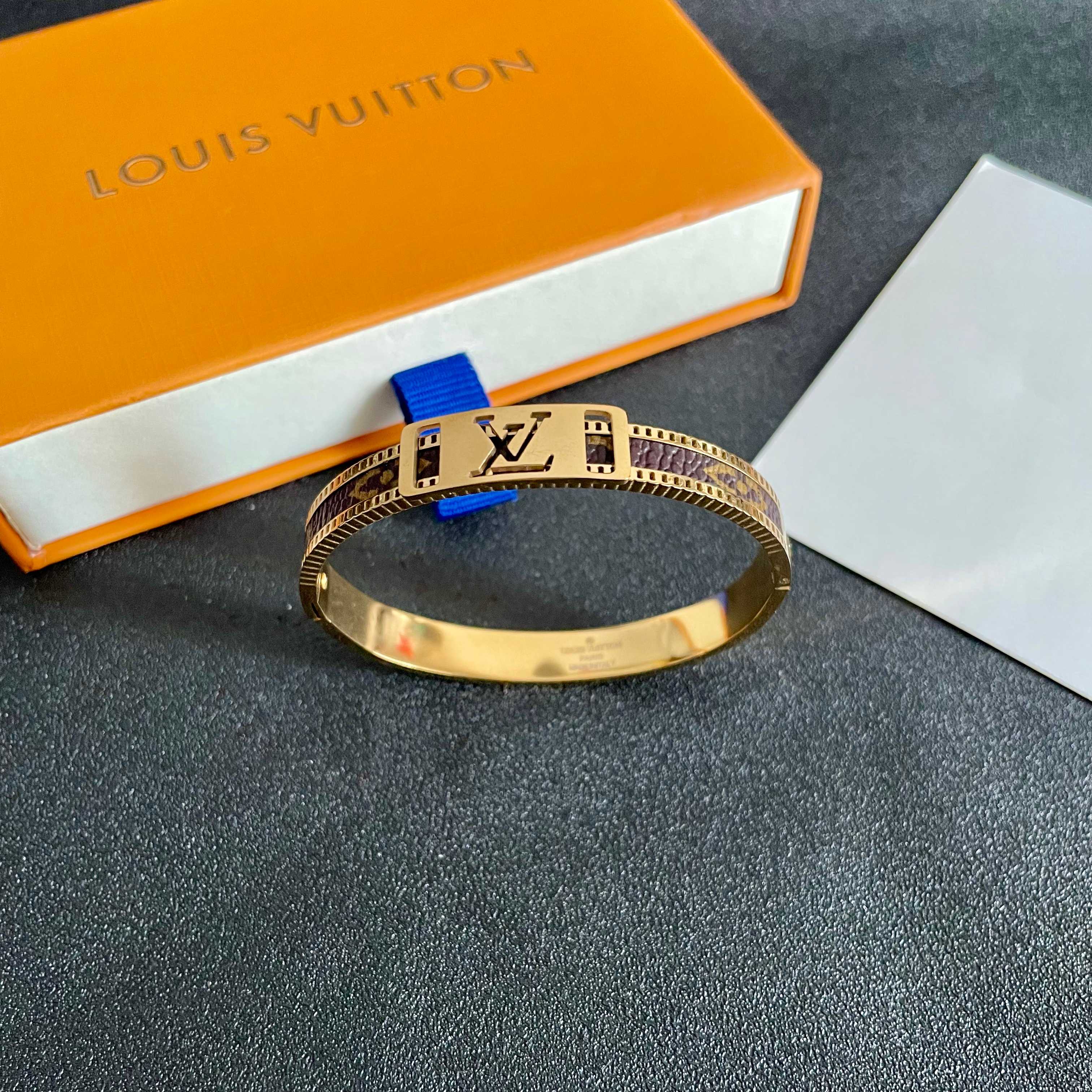 💥新品😍 原单货 LV中性款手镯🔹🔹Louis Vuitton 路易威登 🔹专柜一致材质 火爆款出货 设
