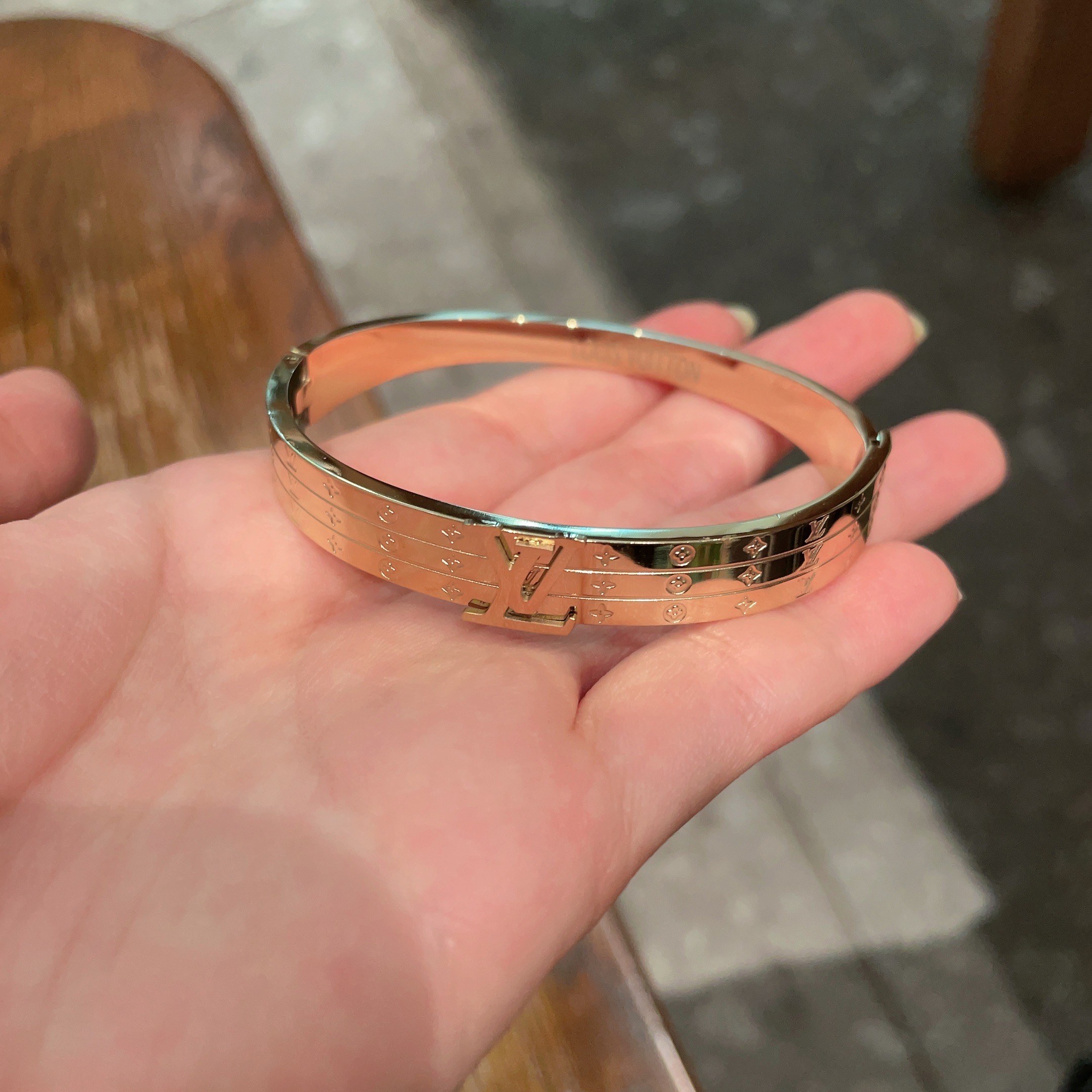 💥新品😍 原单货 LV中性款手镯🔹🔹Louis Vuitton 路易威登 🔹专柜一致材质 火爆款出货 设