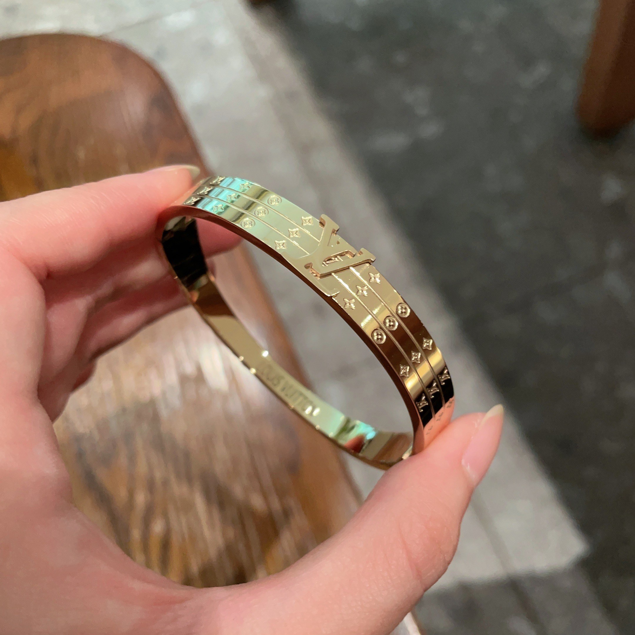 💥新品😍 原单货 LV中性款手镯🔹🔹Louis Vuitton 路易威登 🔹专柜一致材质 火爆款出货 设