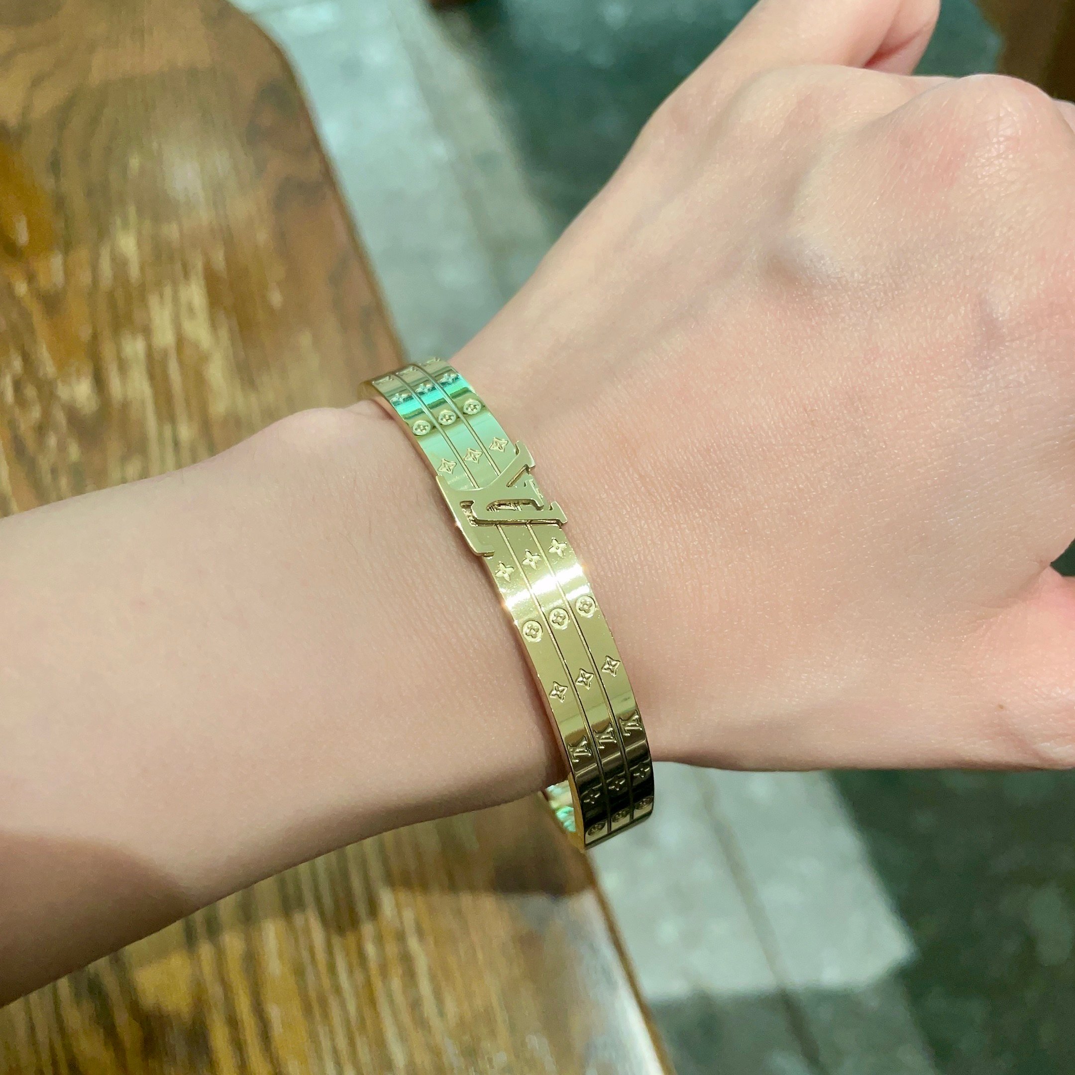 💥新品😍 原单货 LV中性款手镯🔹🔹Louis Vuitton 路易威登 🔹专柜一致材质 火爆款出货 设