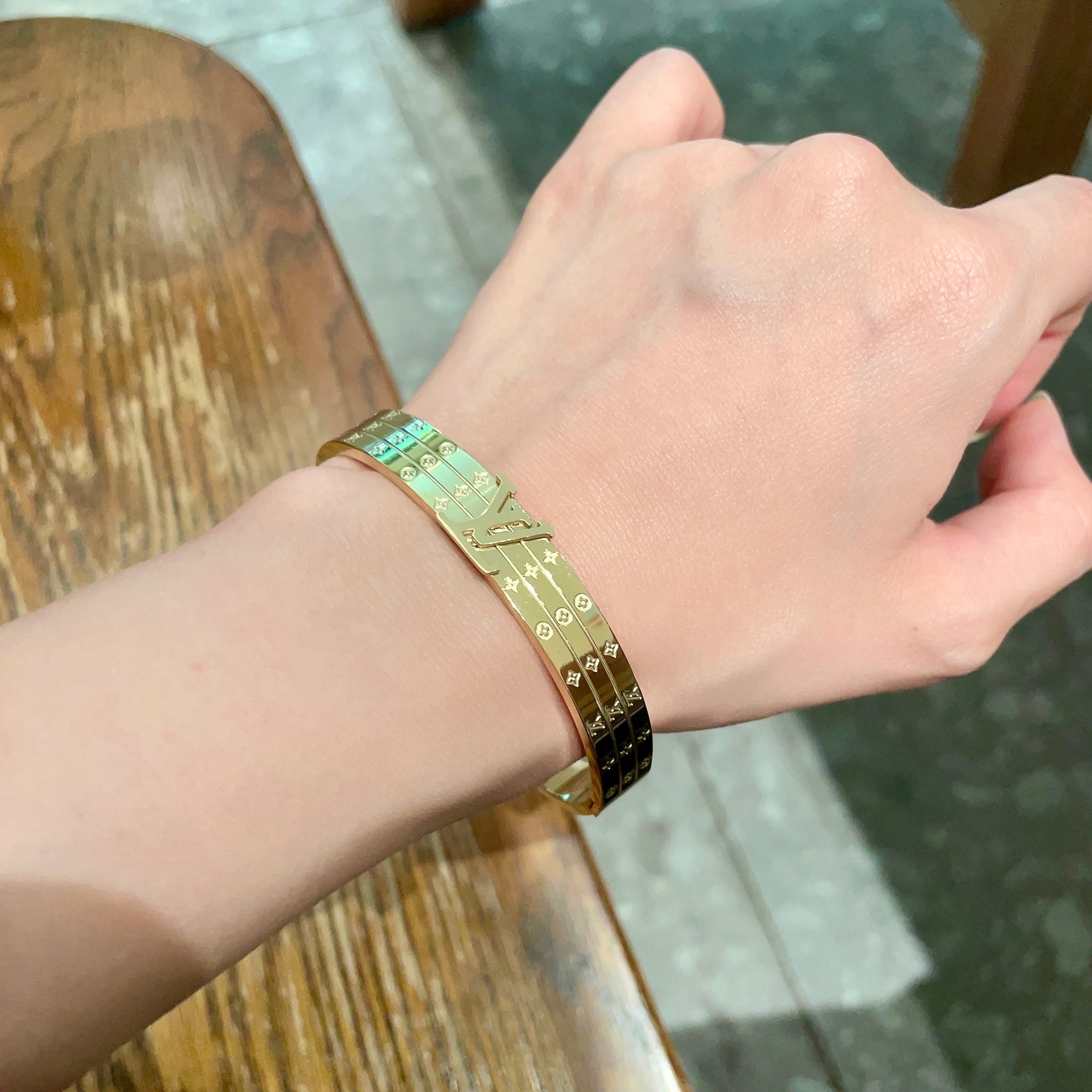 💥新品😍 原单货 LV中性款手镯🔹🔹Louis Vuitton 路易威登 🔹专柜一致材质 火爆款出货 设