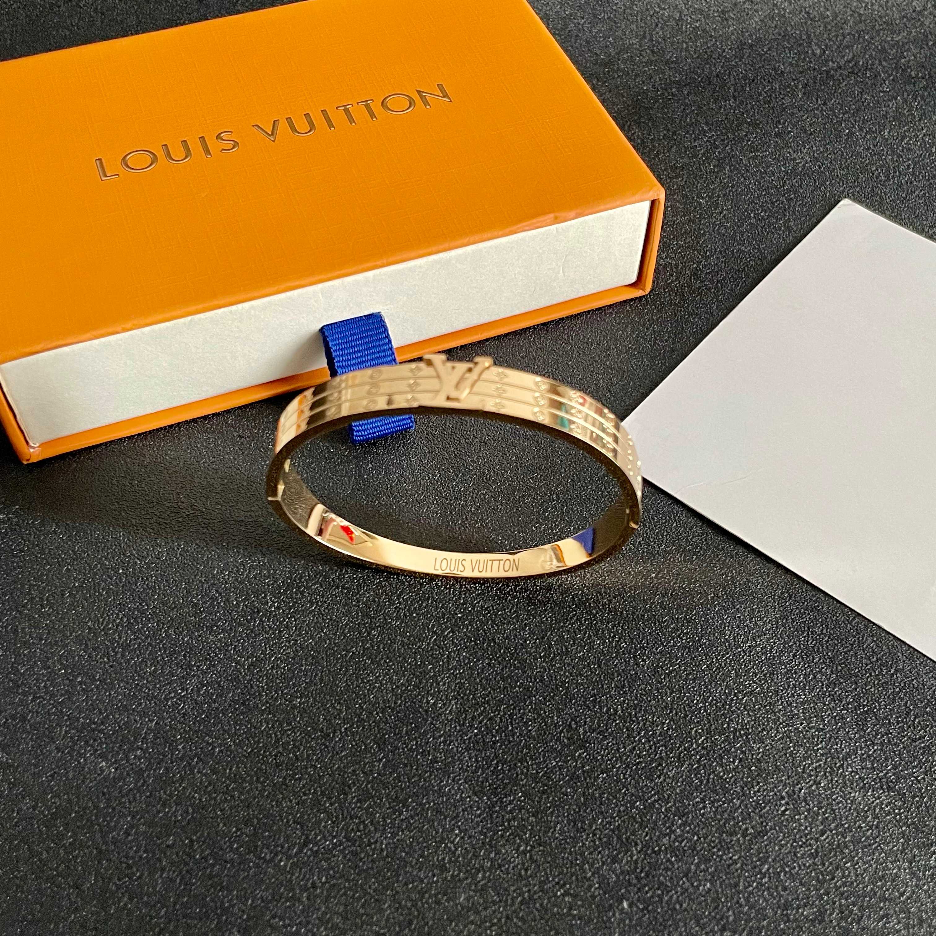 💥新品😍 原单货 LV中性款手镯🔹🔹Louis Vuitton 路易威登 🔹专柜一致材质 火爆款出货 设